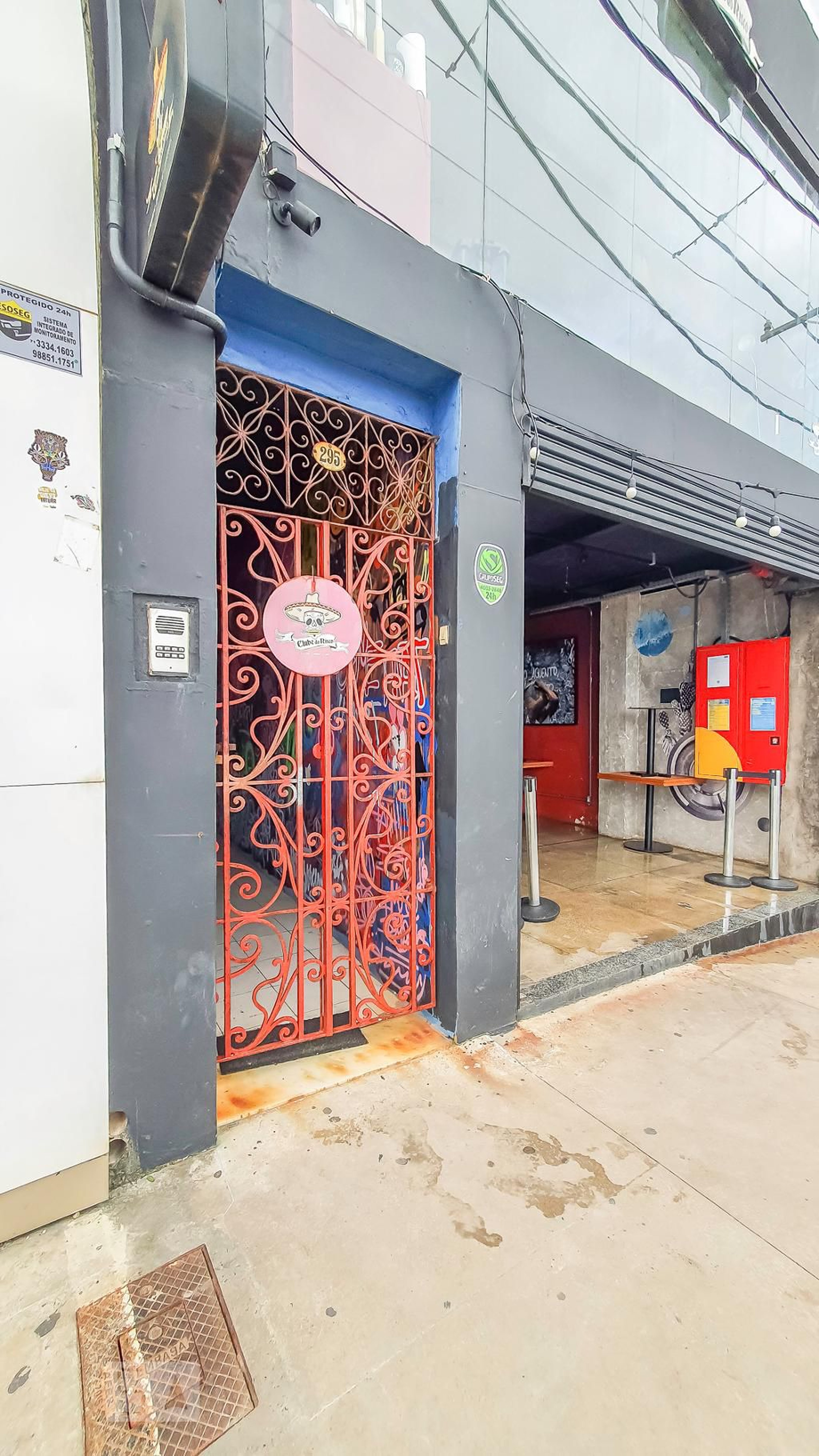 Fachada Condomínio em Rua da Paciência, 295