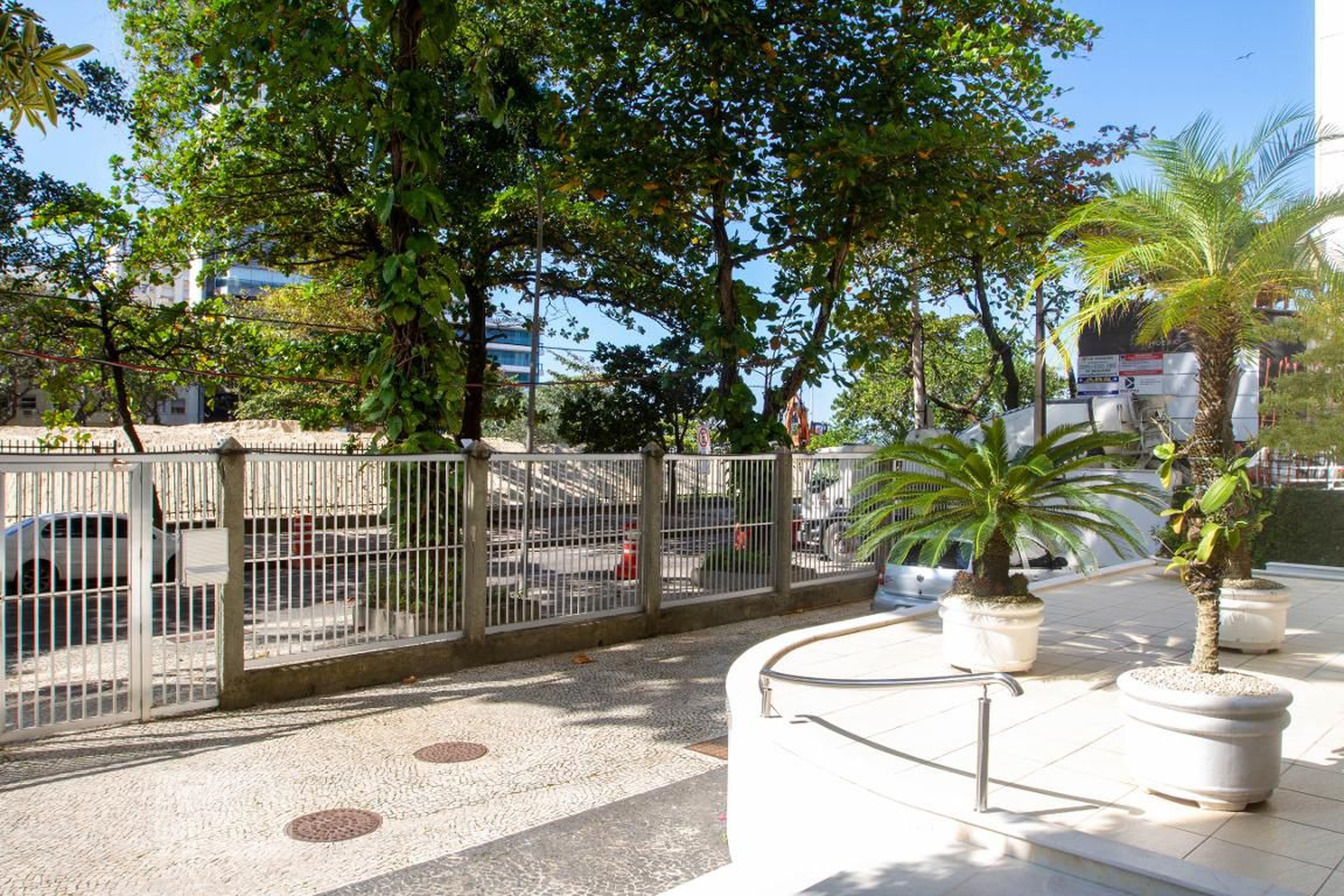 Entrada do Prédio - Edifício Maison Du Jardim