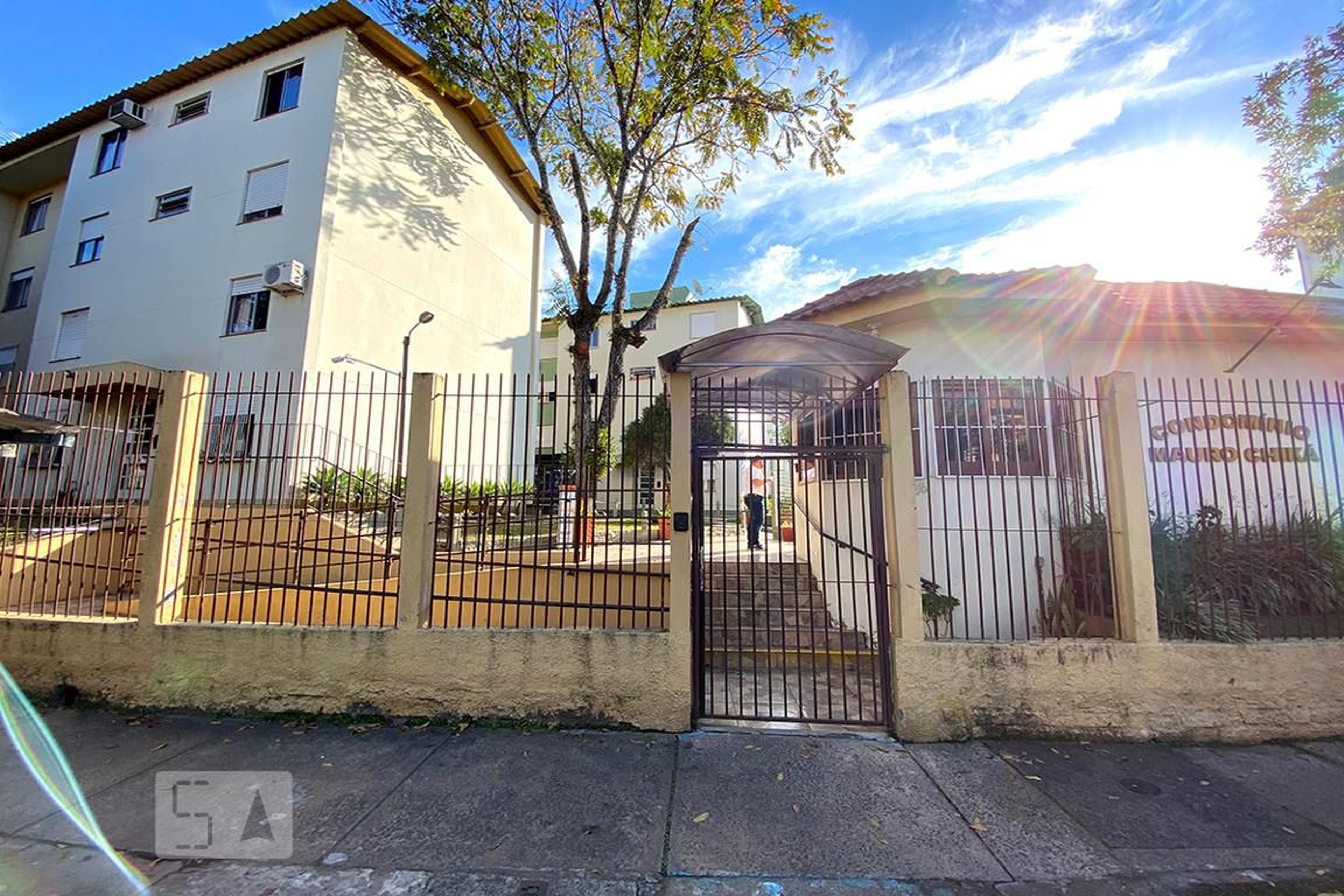 Fachada do Condomínio Condomínio em Rua Mundo Novo, 335