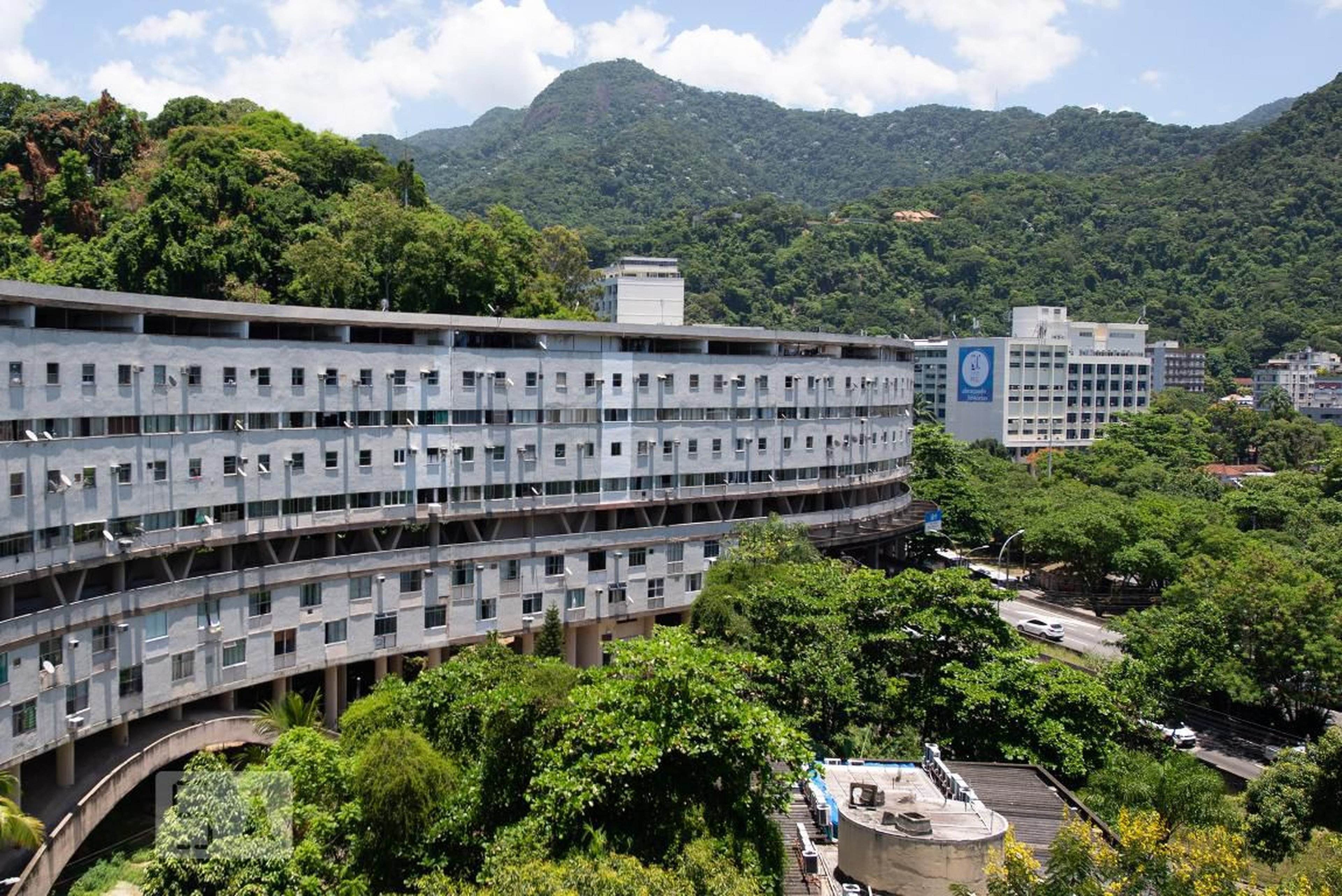 Fachada Condomínio em Rua Marquês de São Vicente, 261