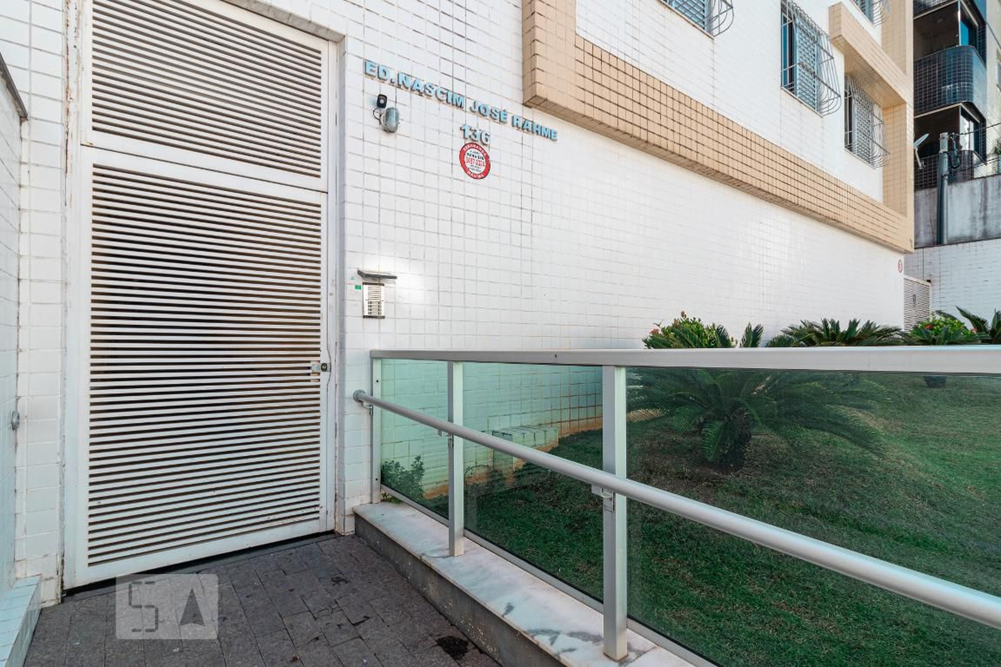 Fachada Condomínio em Rua Doutor Rubens Guimarães, 136