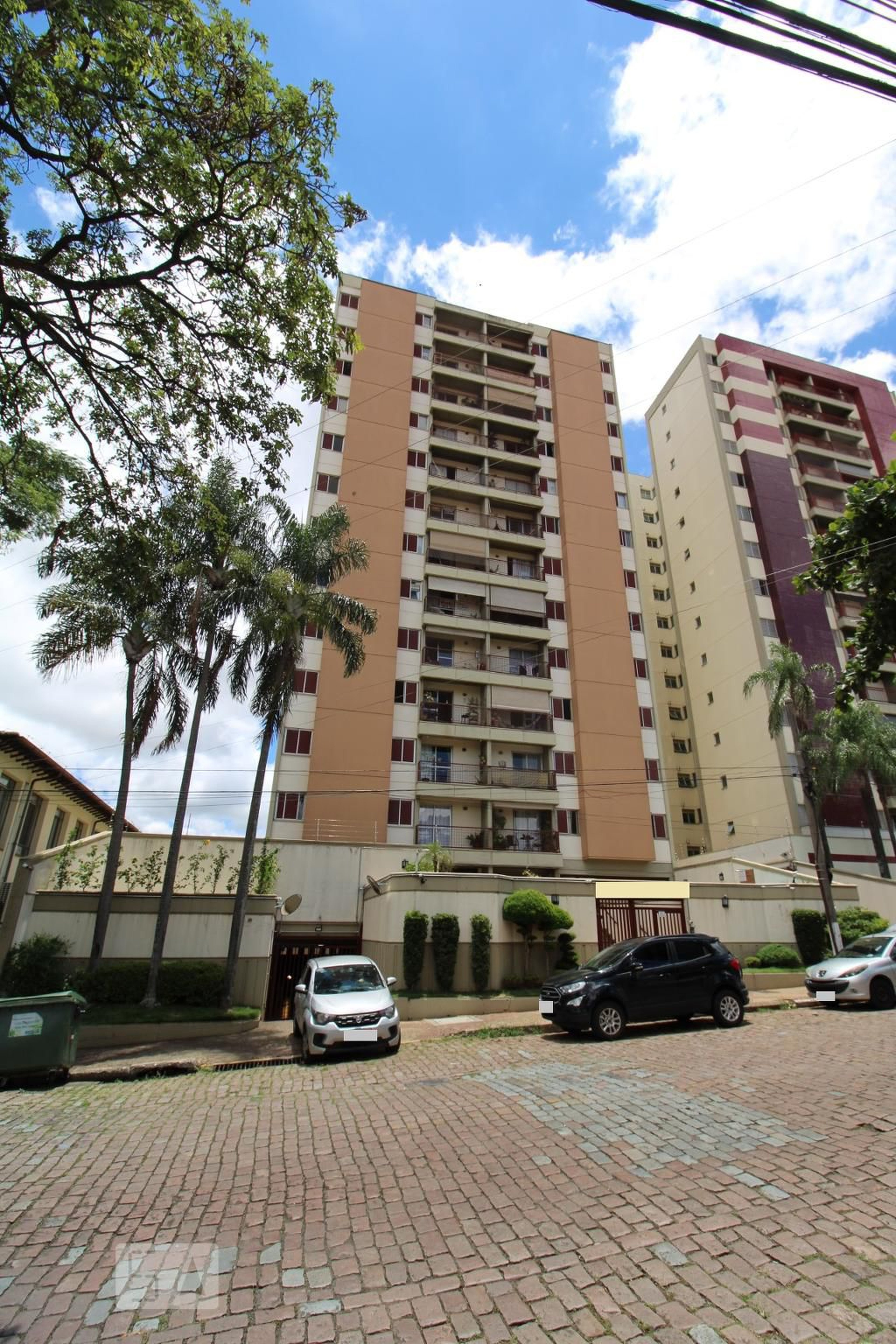 Fachada do Condomínio Condomínio Maison France