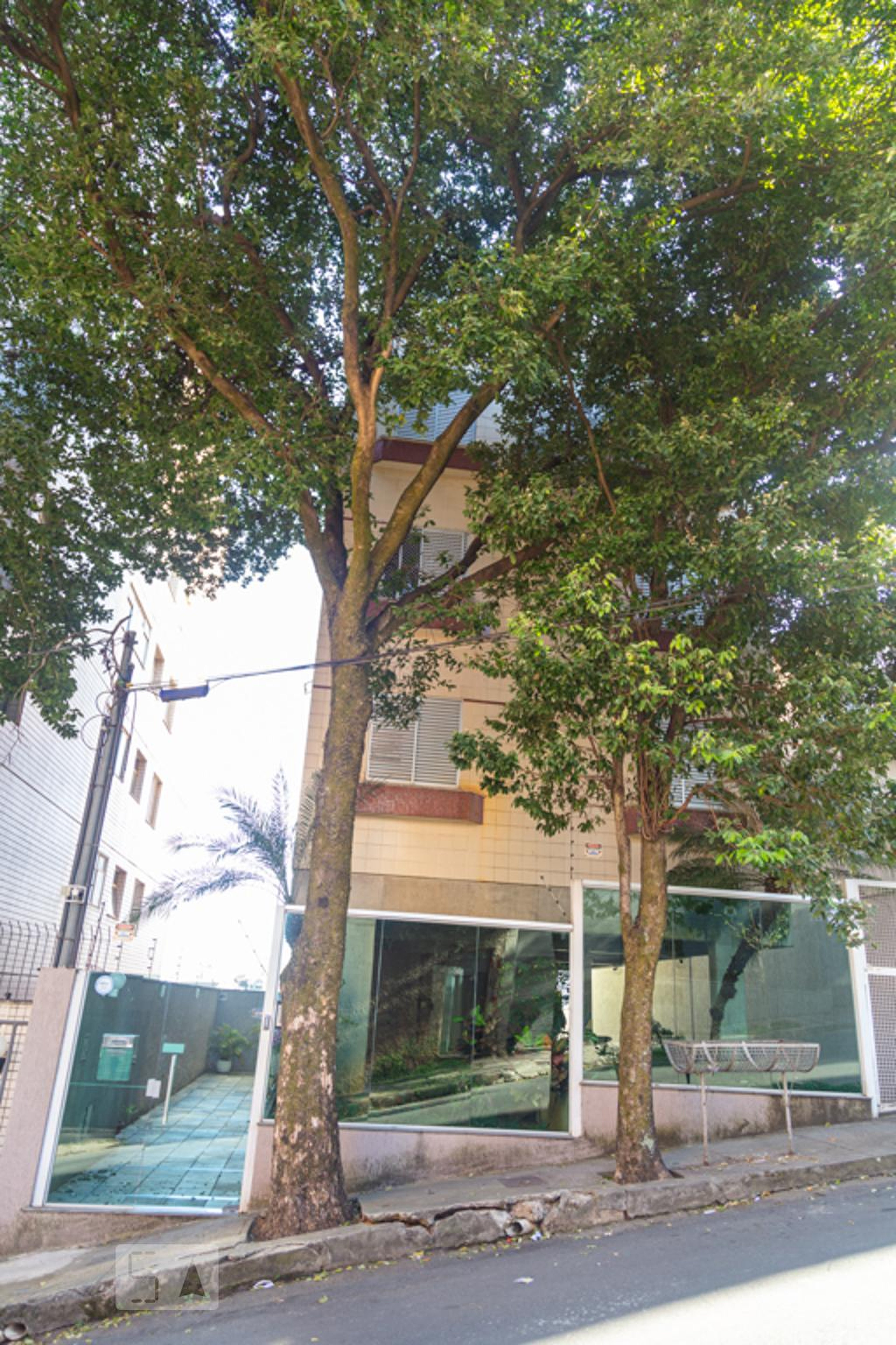 Fachada Condomínio em Rua Ramalhete, 275
