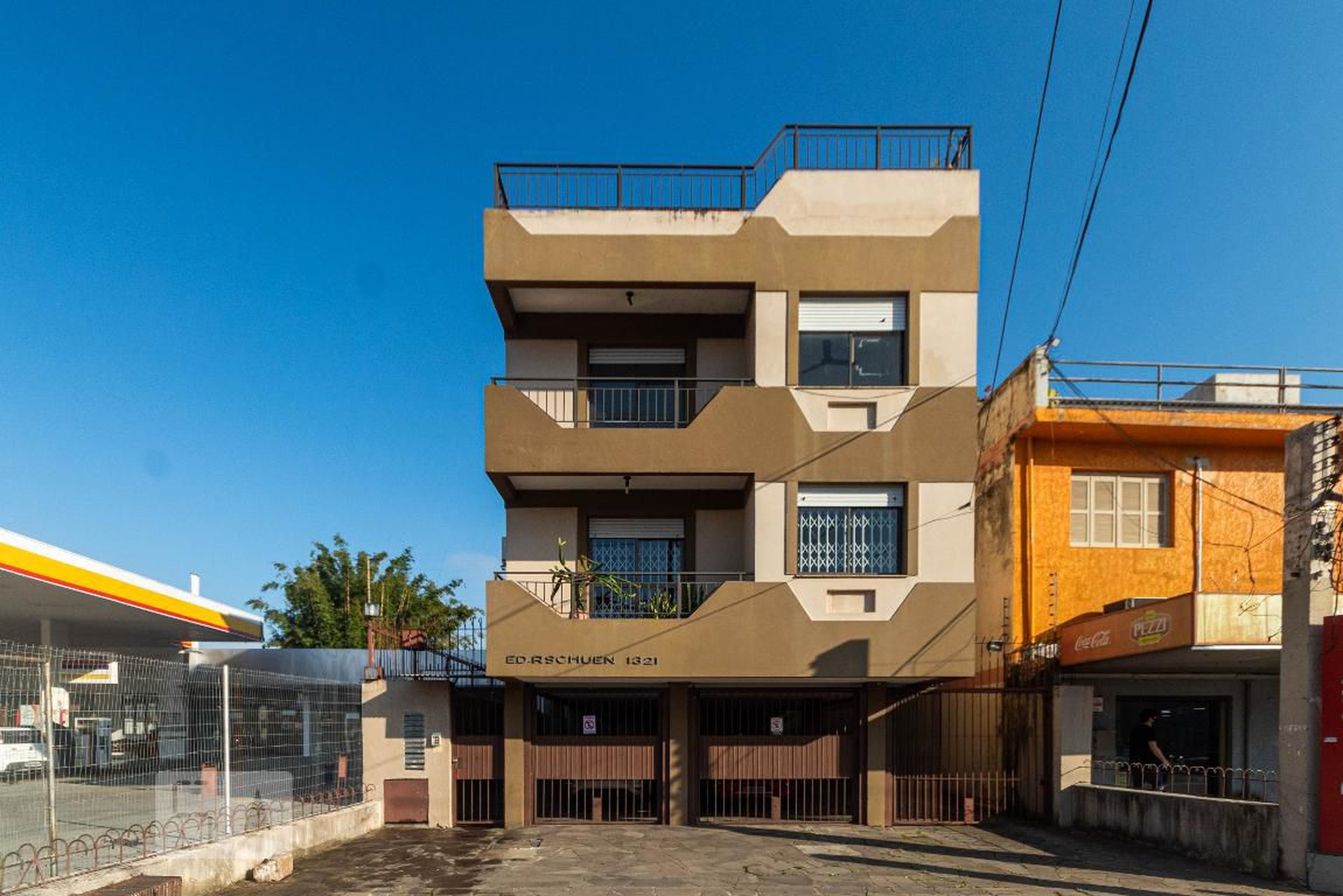 Fachada do Condomínio Condomínio em Avenida Doutor Carlos Barbosa, 1321