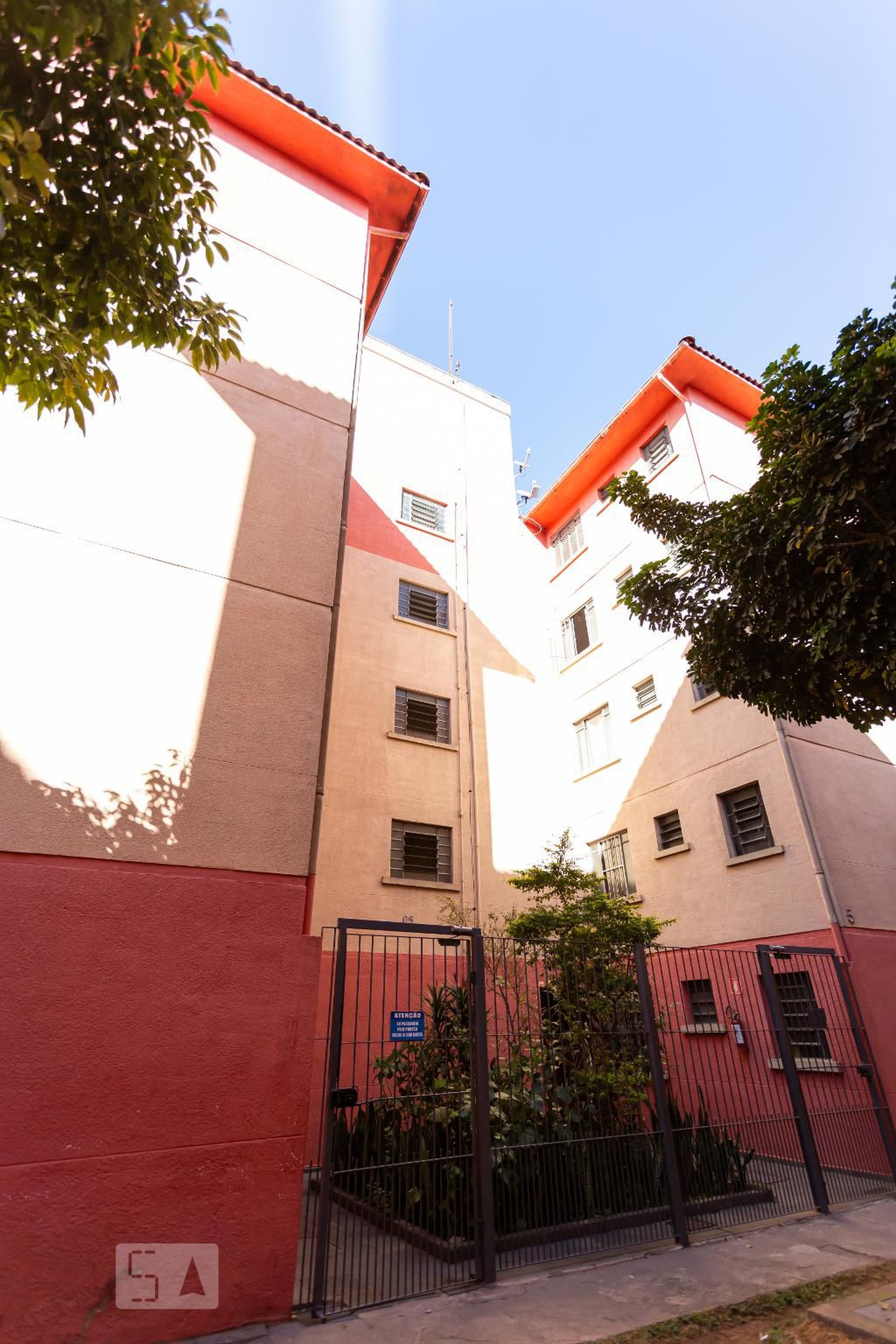 Fachada Condomínio em Rua Agostinho Navarro, 741