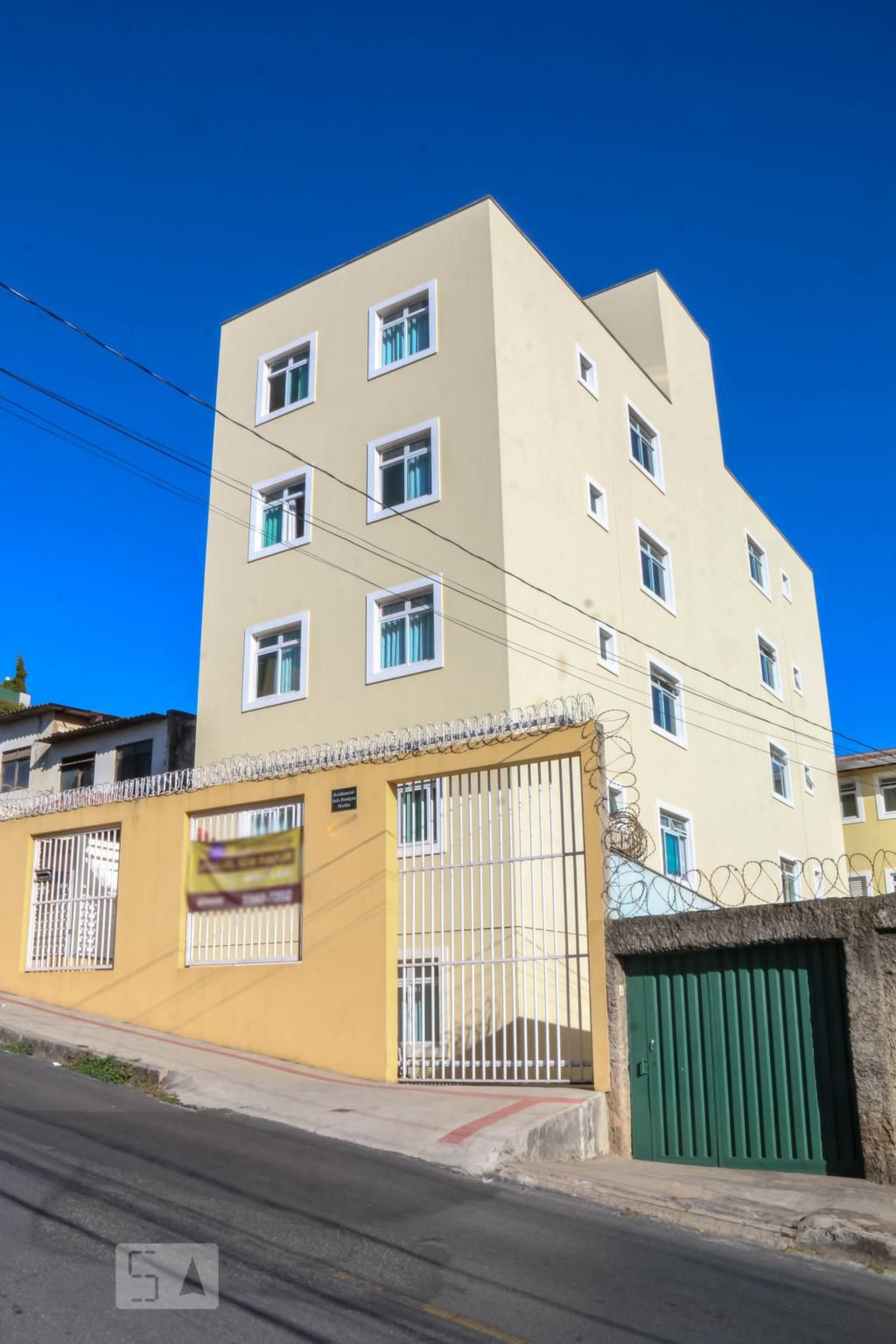 Fachada Condomínio em Rua Jacutinga, 391