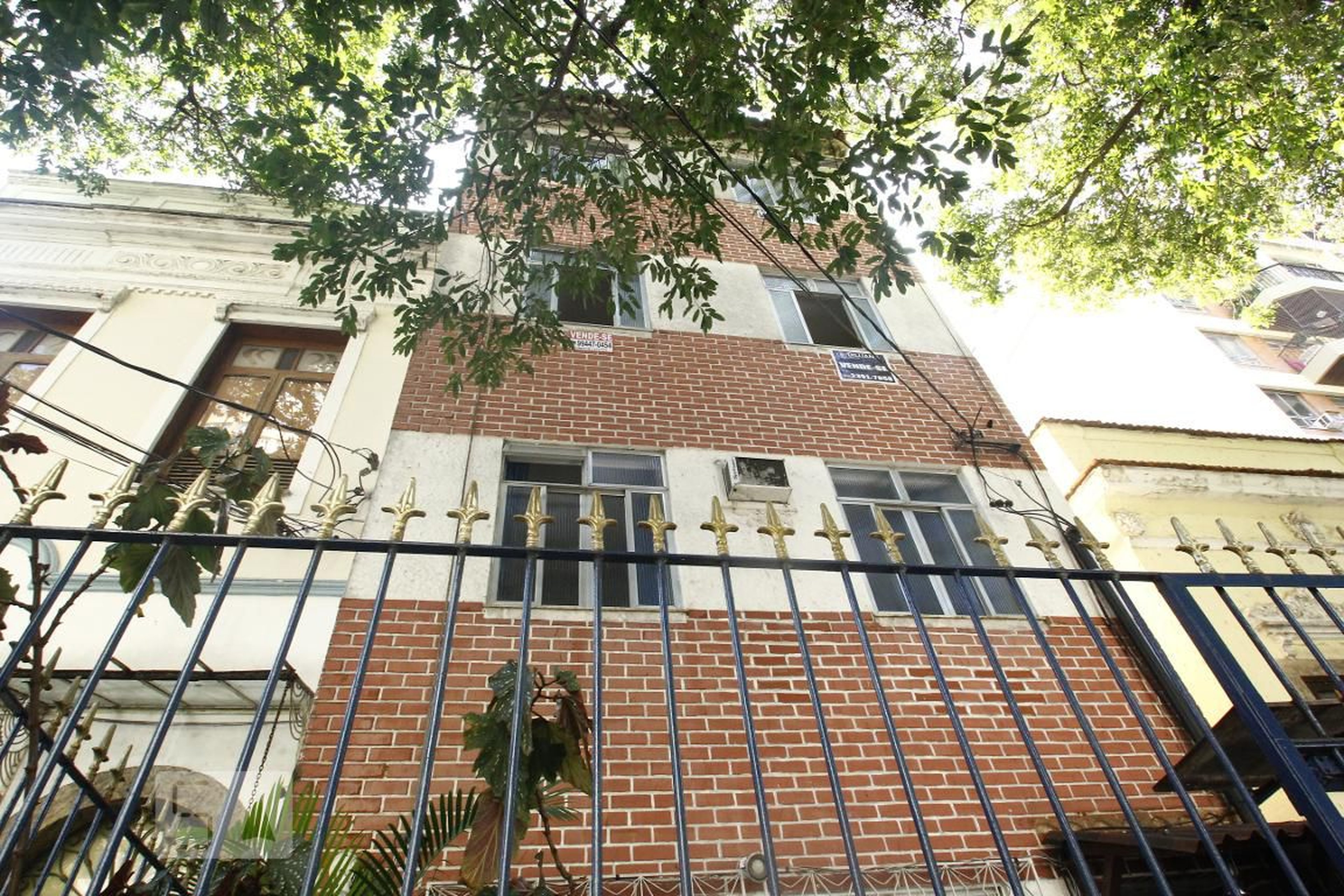 Fachada do Prédio Condomínio em Rua Álvaro Ramos, 400