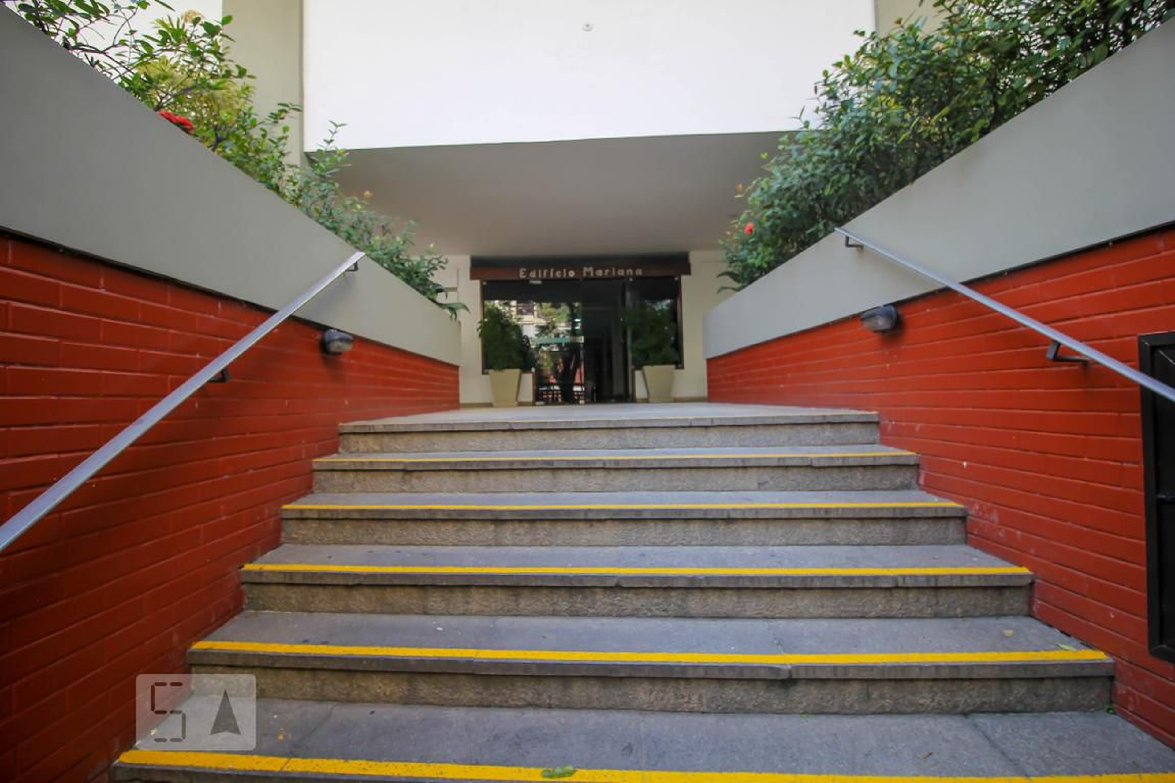 Entrada do Prédio - Edifício Mariana