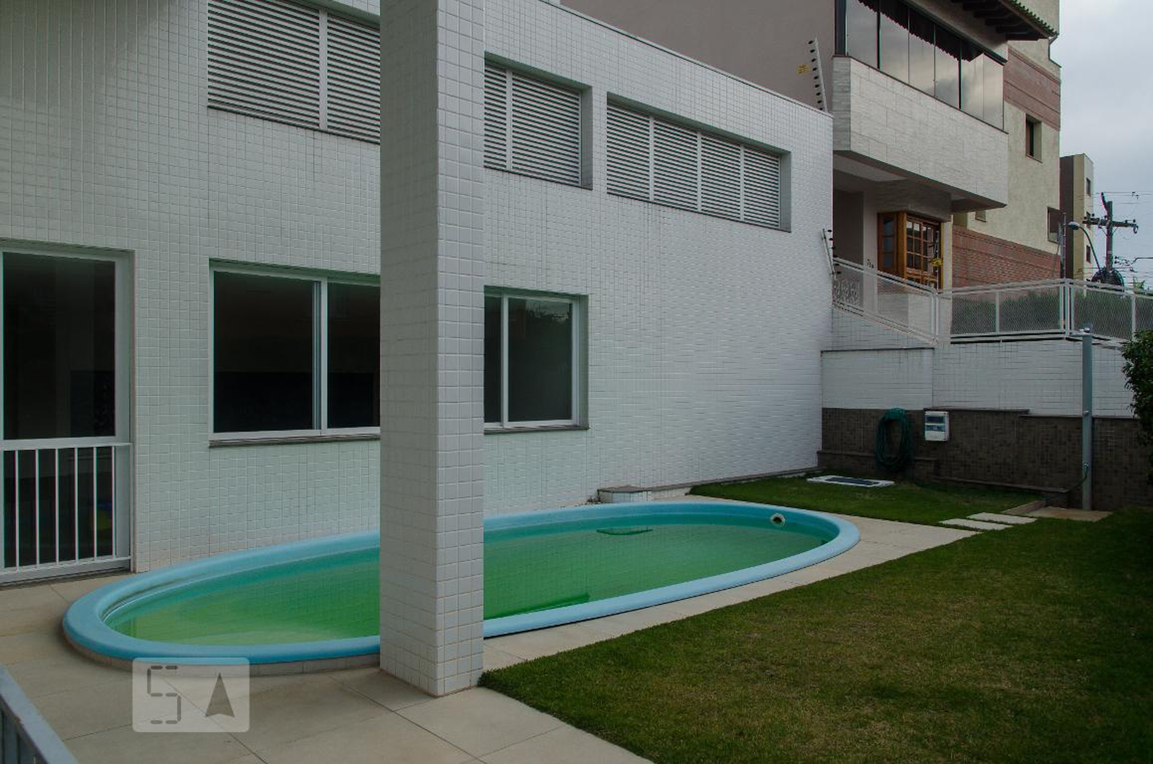 Piscina - Hyde Menino Deus