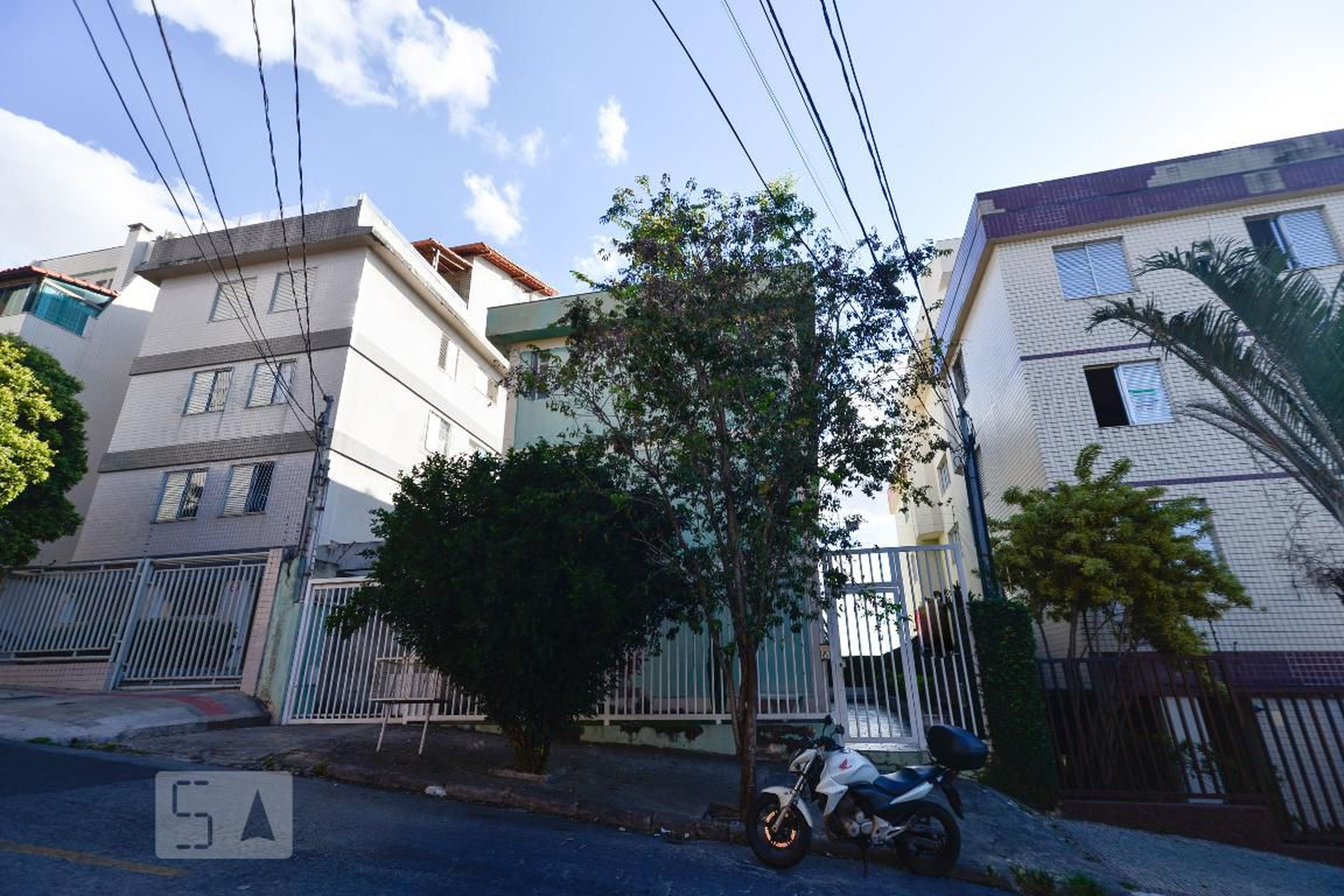 Fachada Condomínio em Rua Desembargador Paulo Mota, 766