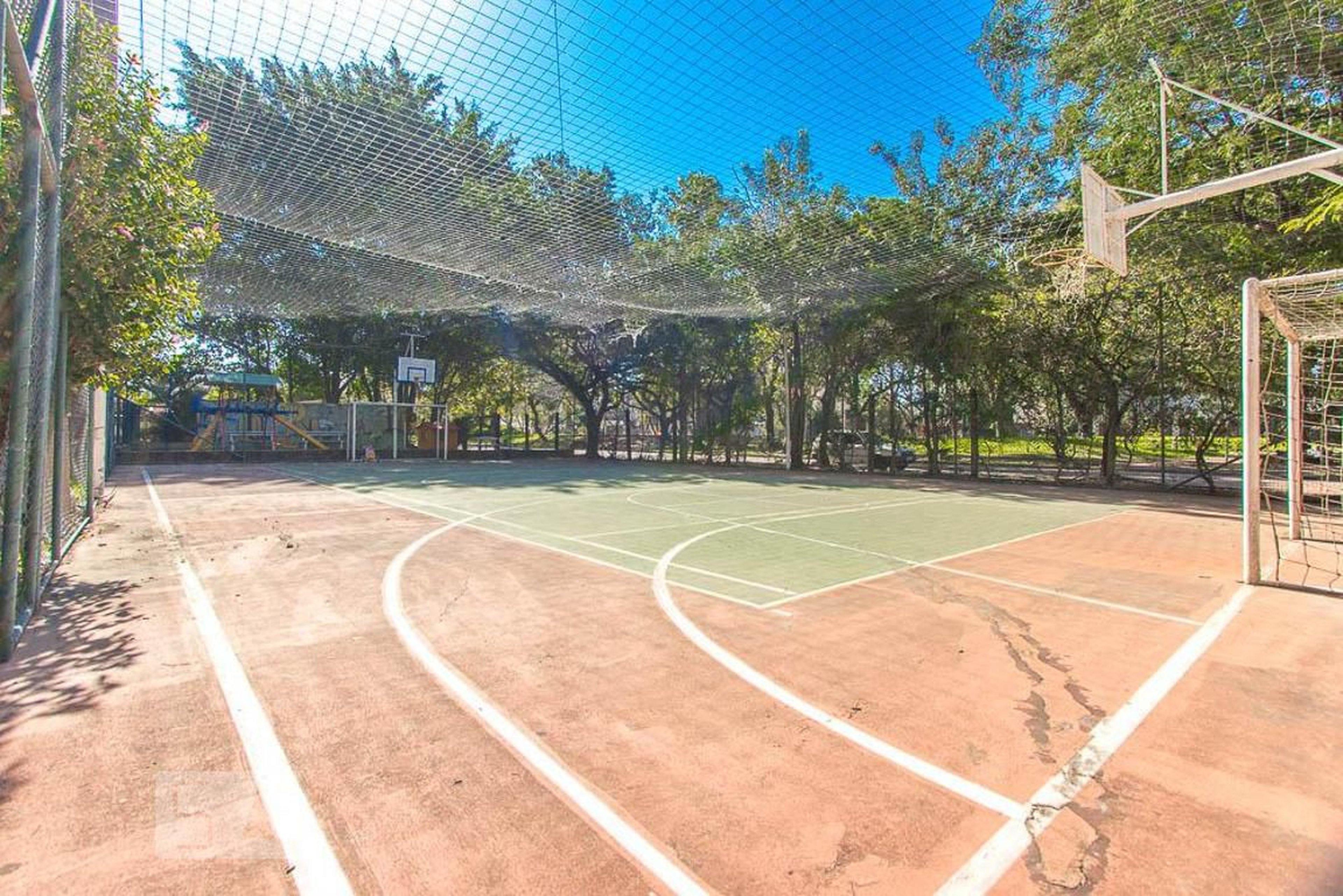 Quadra - Plaza Miró