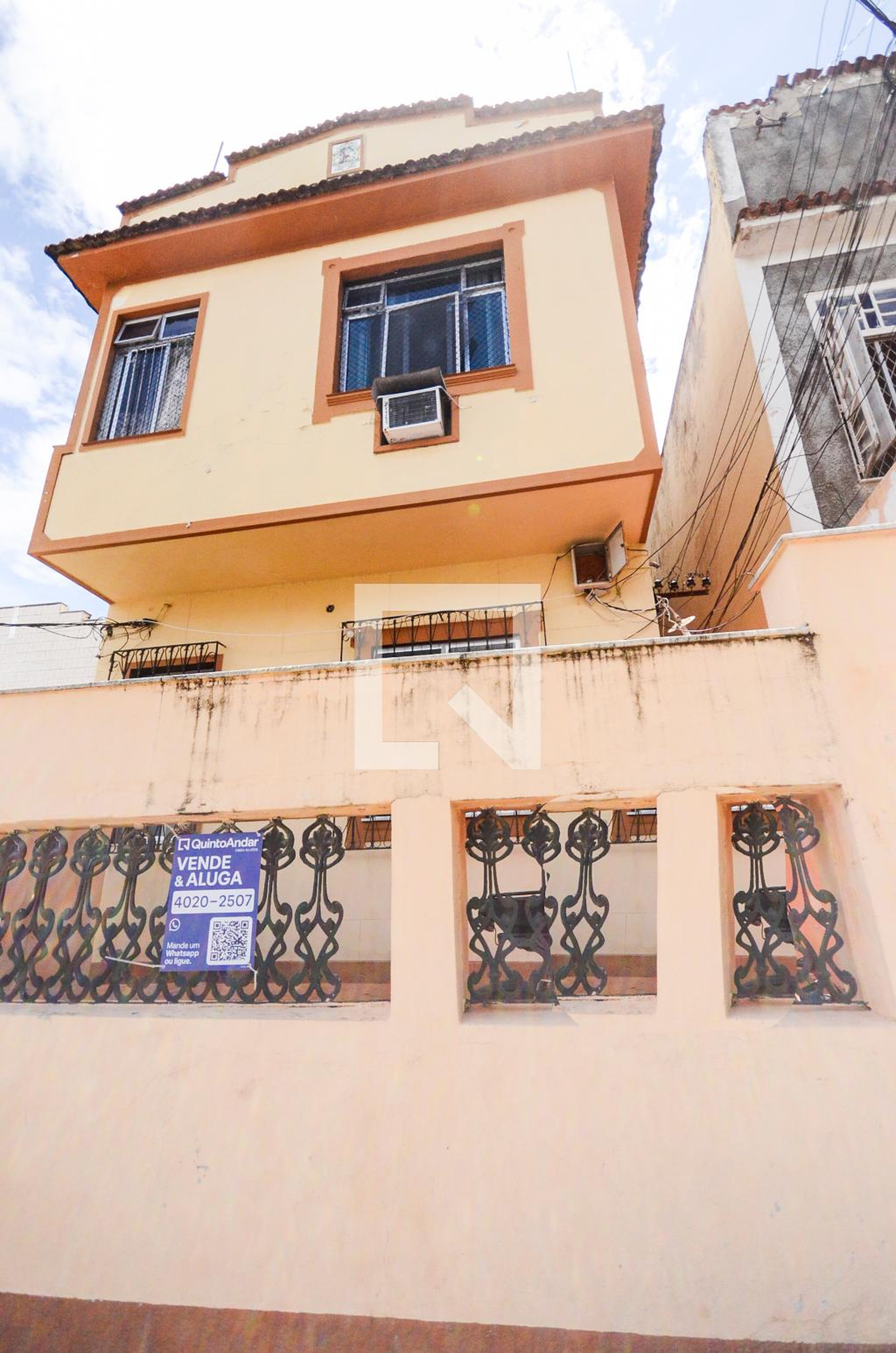 Fachada Condomínio em Rua São Cláudio, 19