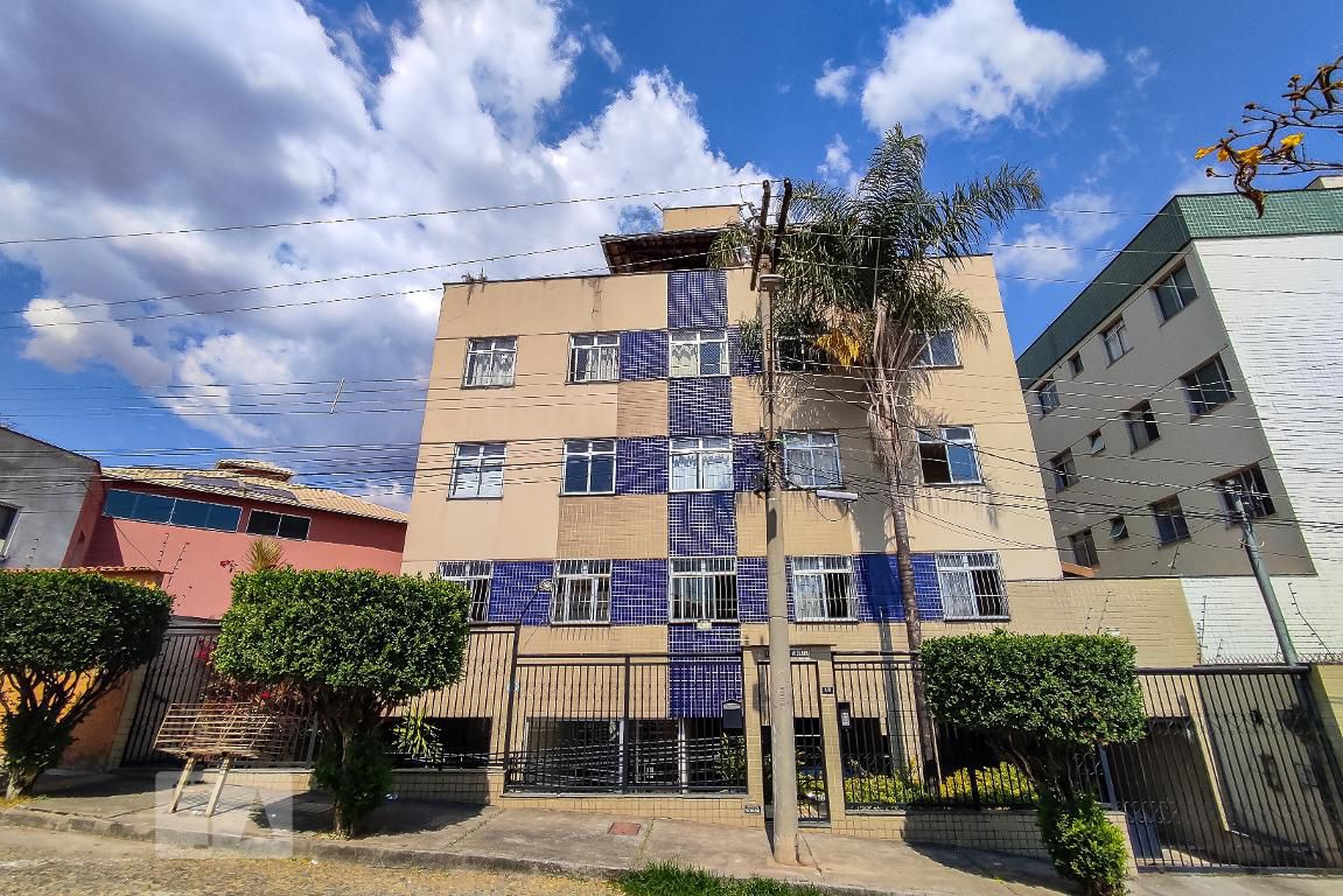 Fachada Condomínio em Rua Emídio Germano, 19