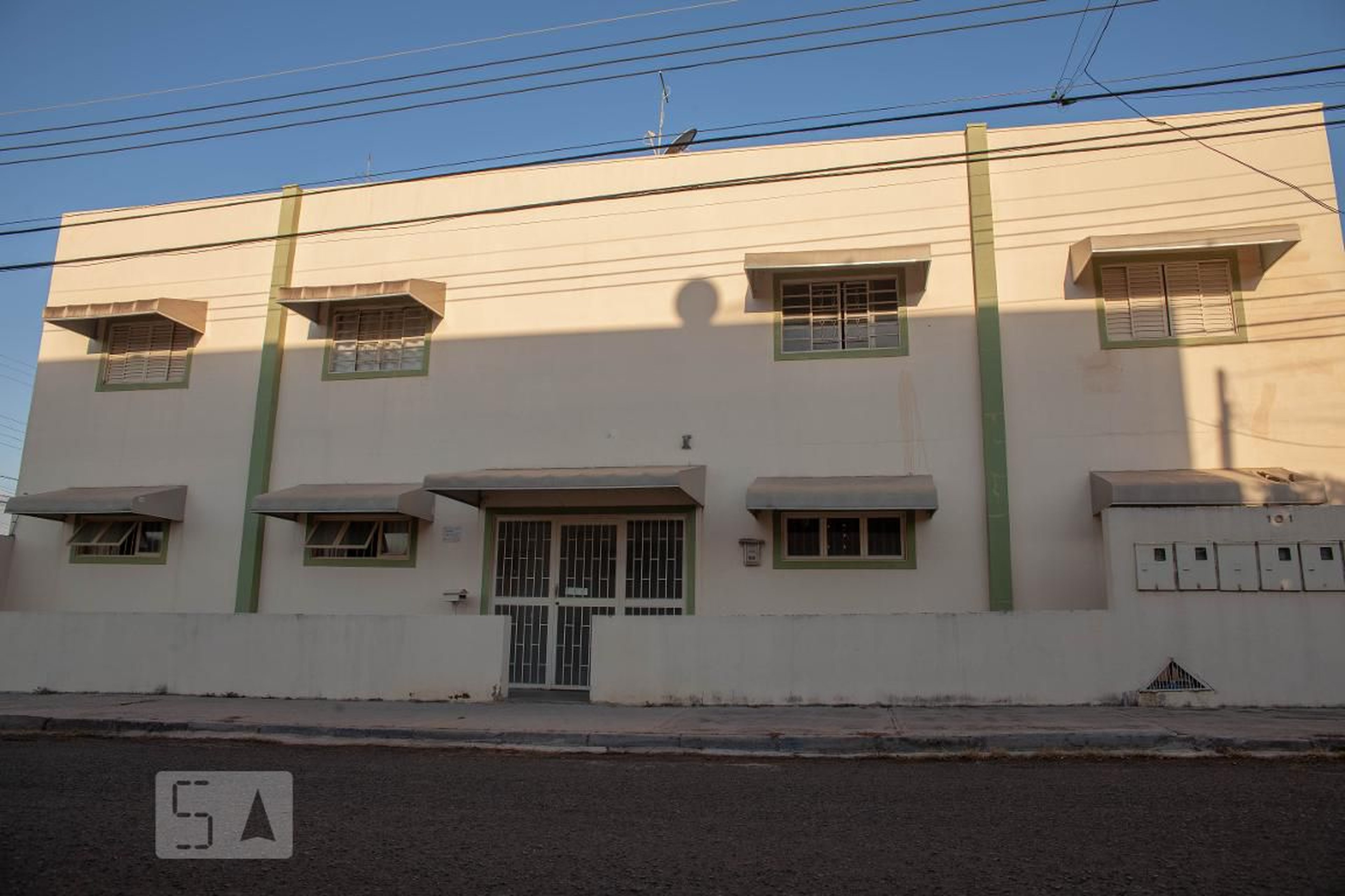 Fachada Condomínio em Rua dos Miosótis, 101