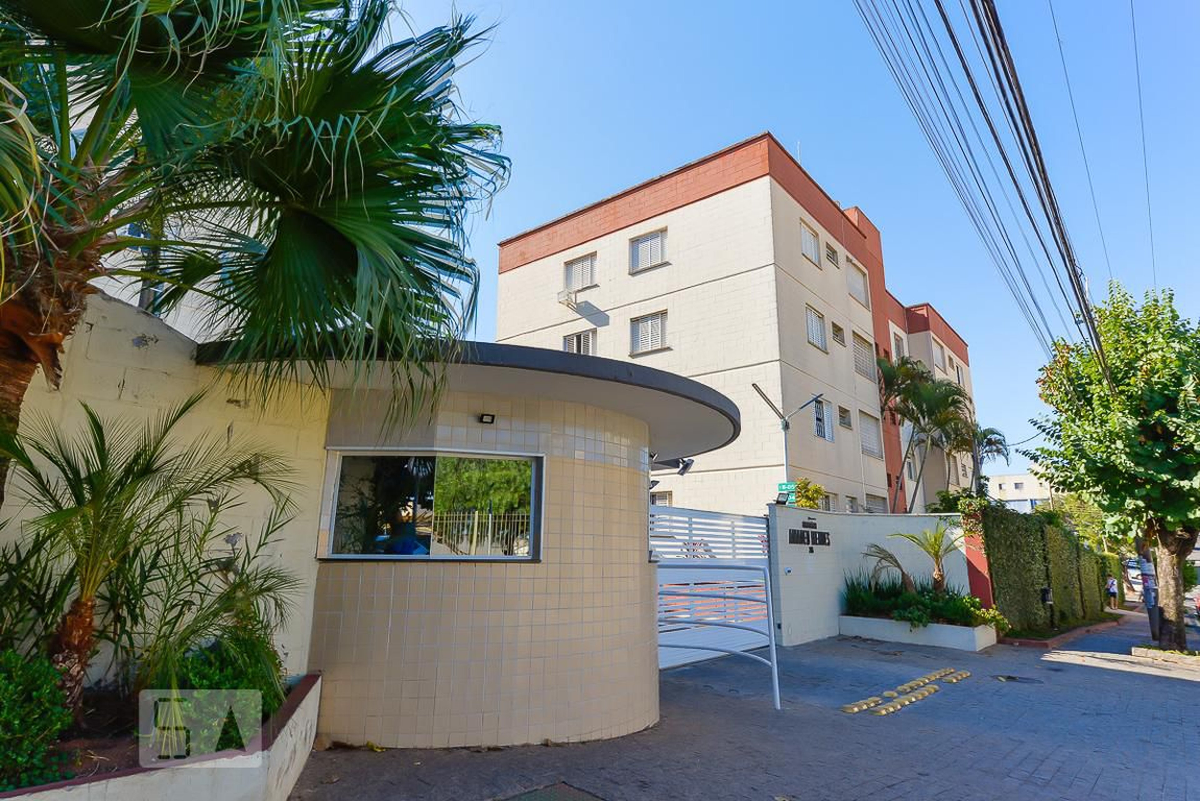 Fachada Condomínio em Rua das Violetas, 210