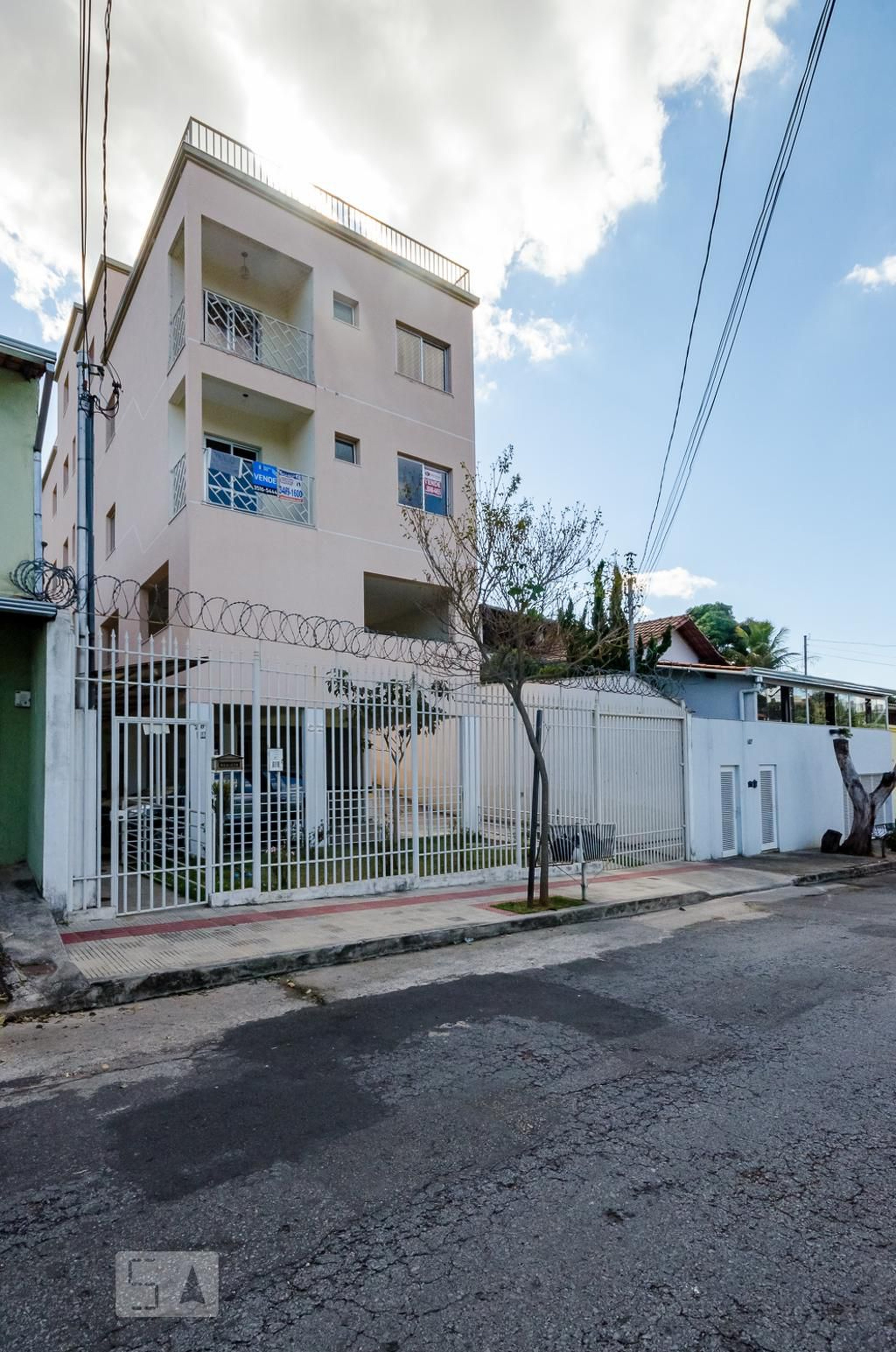 Fachada Condomínio em Rua Professor Nelson Figueiredo, 299