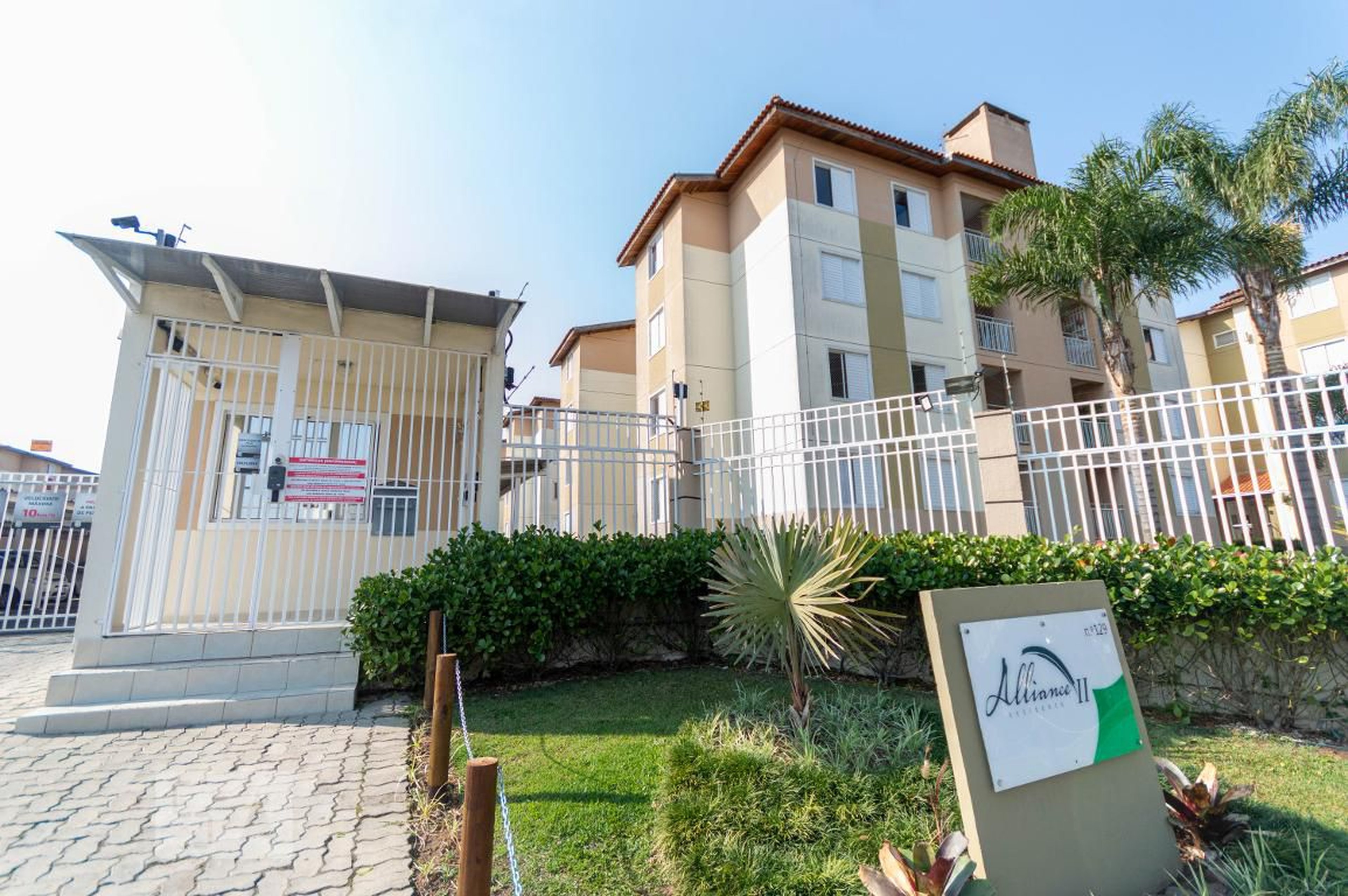 Fachada do Condomínio Condomínio Aliance II