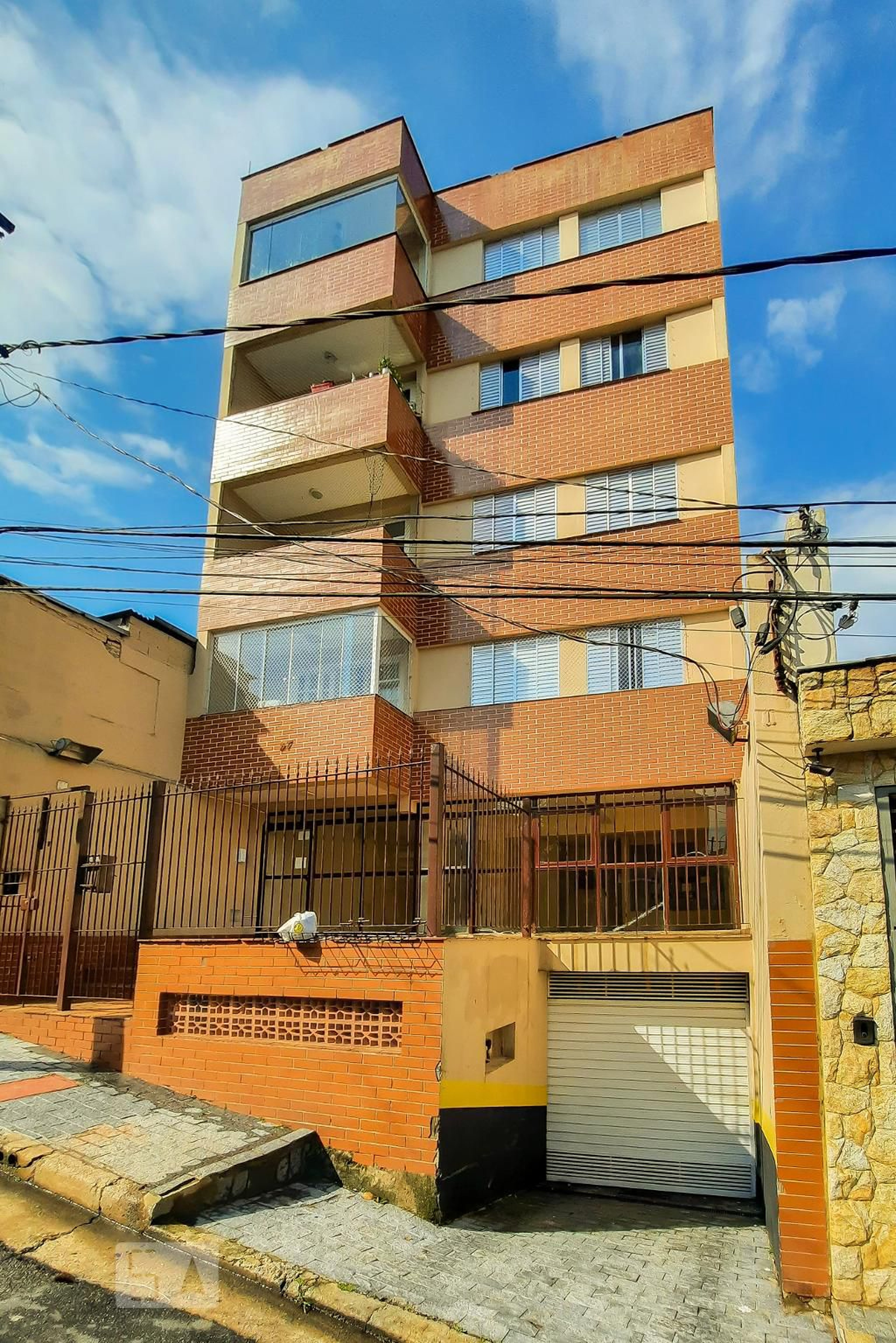 Fachada do Condomínio Condomínio em Rua dos Bororós, 27