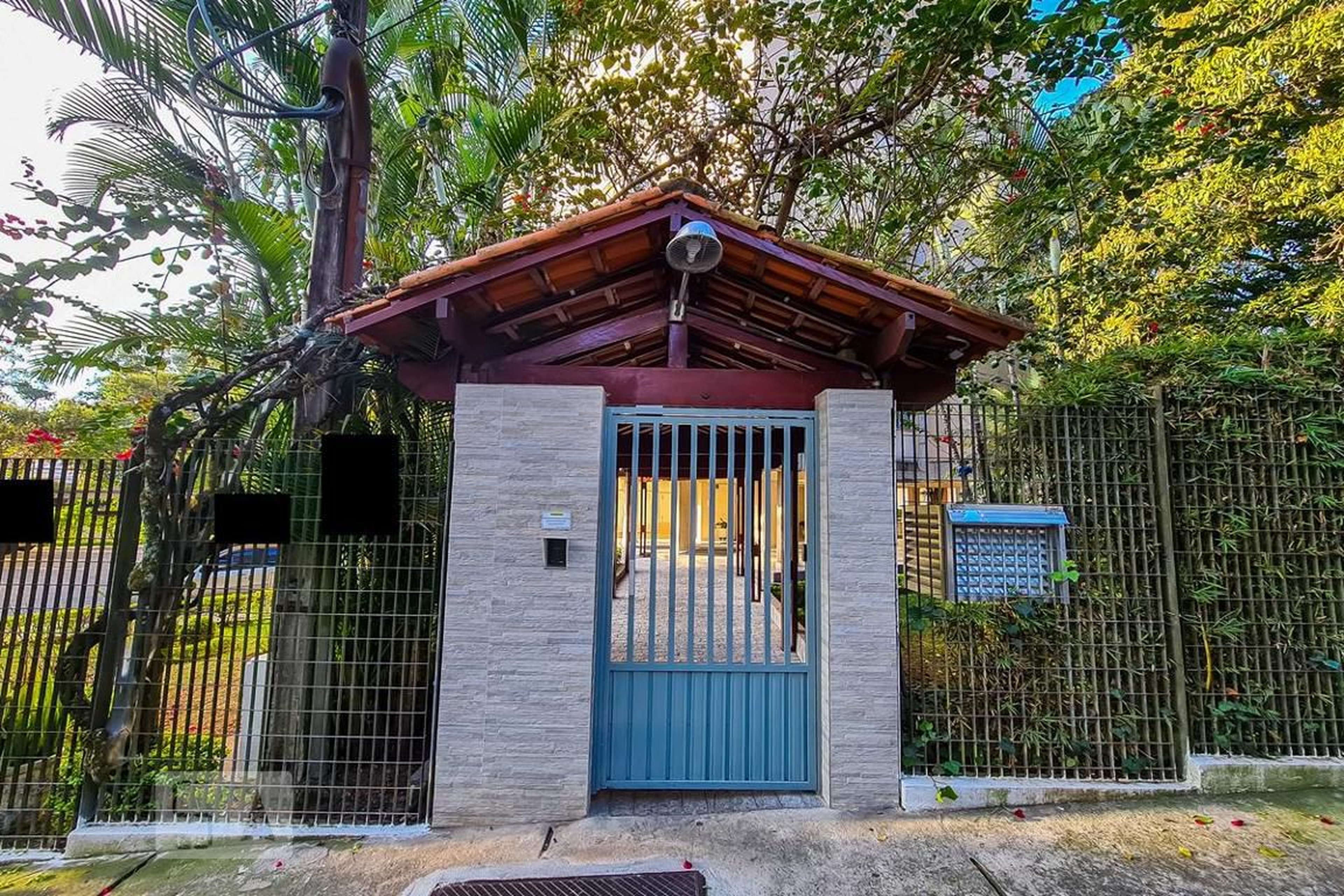 Fachada Condomínio em Rua Luiz Augusto de Oliveira, 36