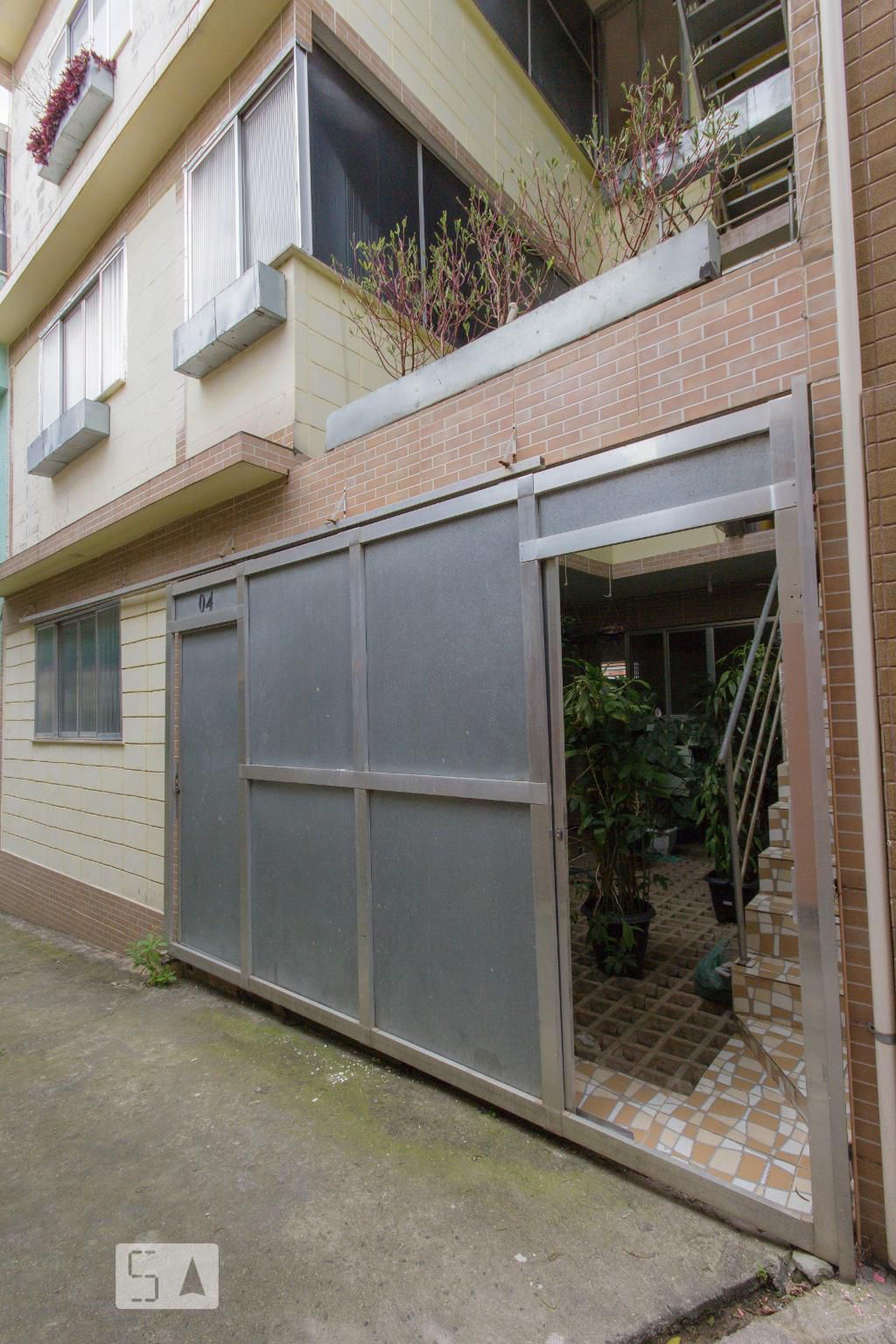 Fachada Condomínio em Rua André Rocha, 1900