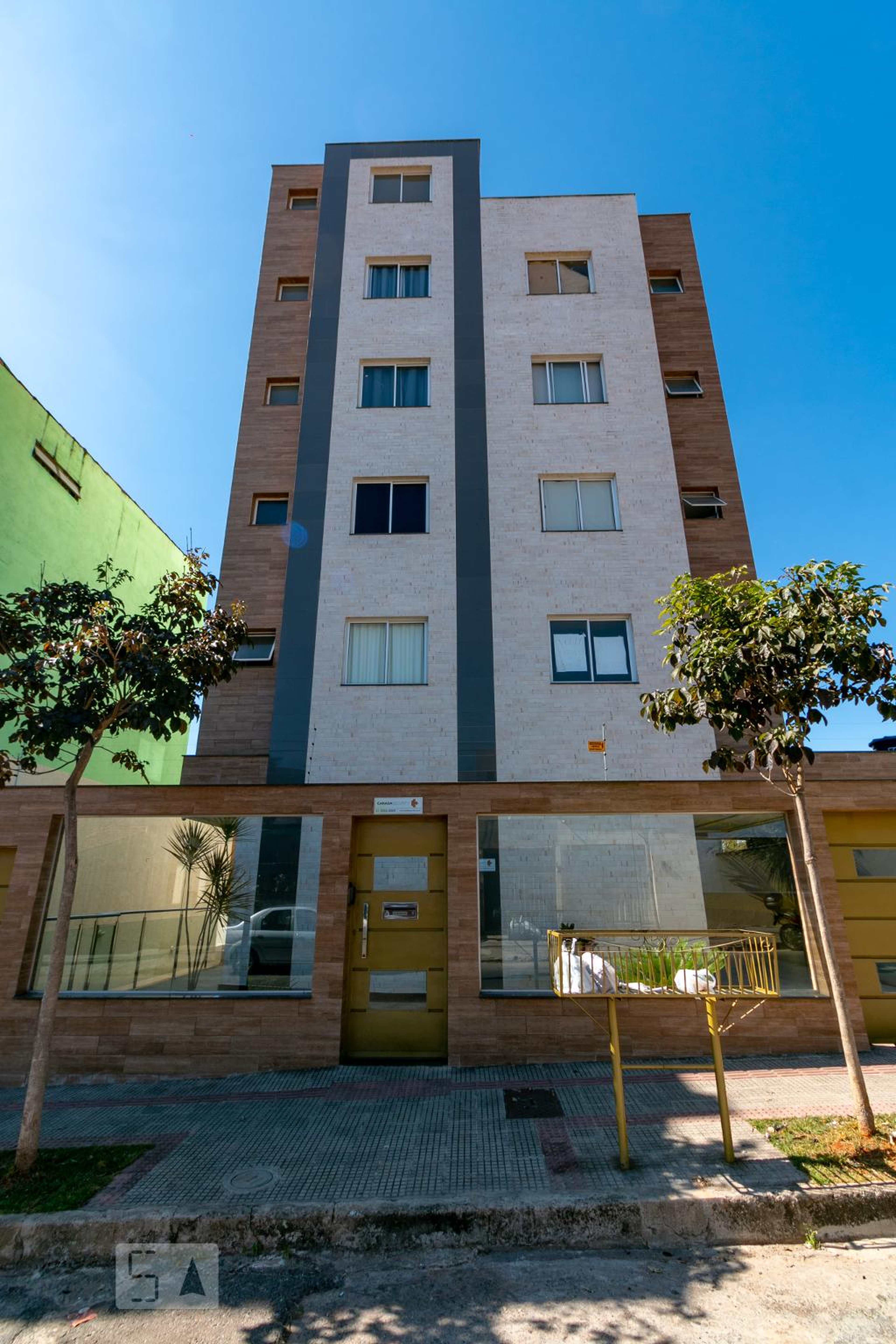 Fachada Condomínio em Rua Izabel Alves Martins, 96