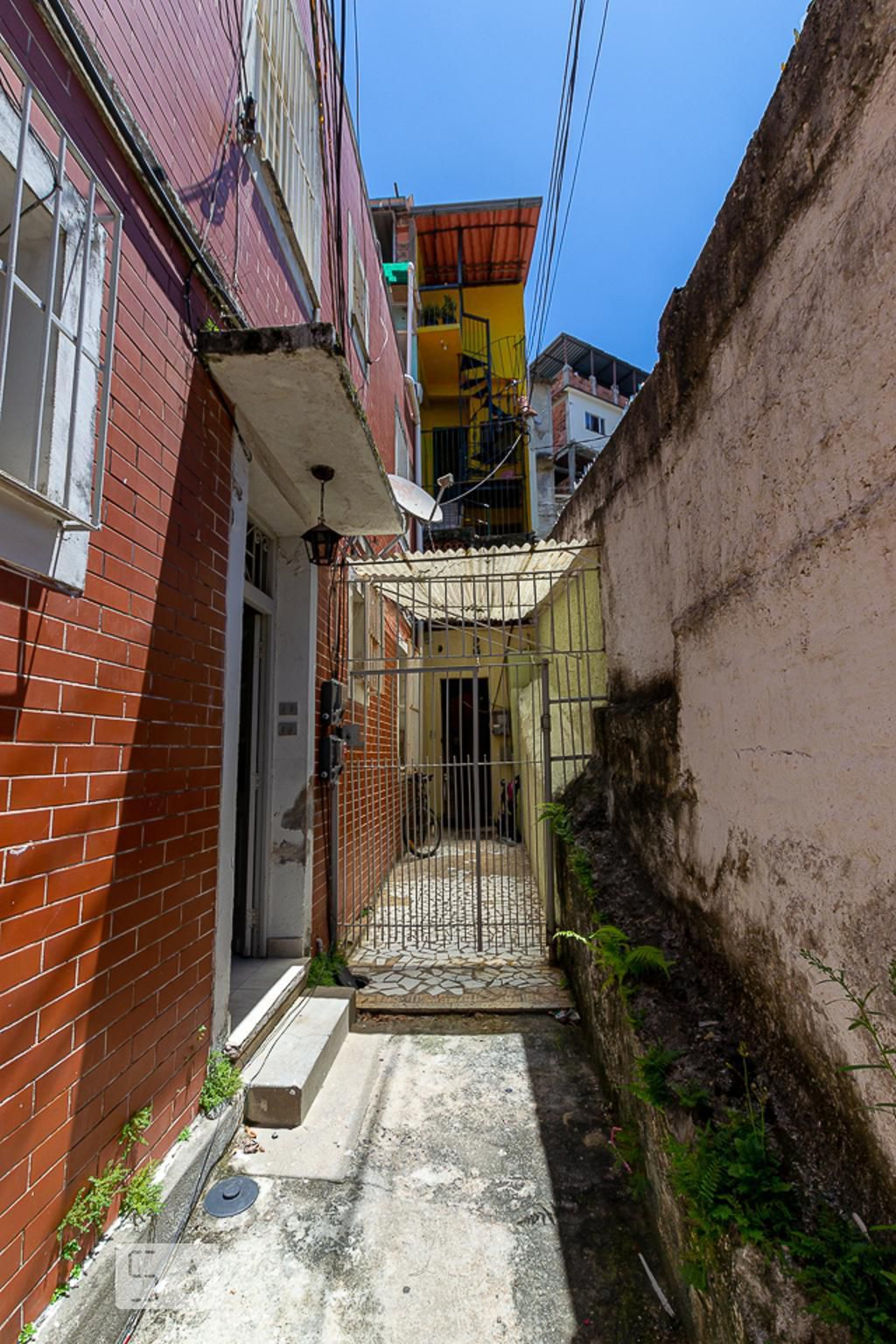 Fachada Condomínio em Rua Professor Lara Vilela, 96