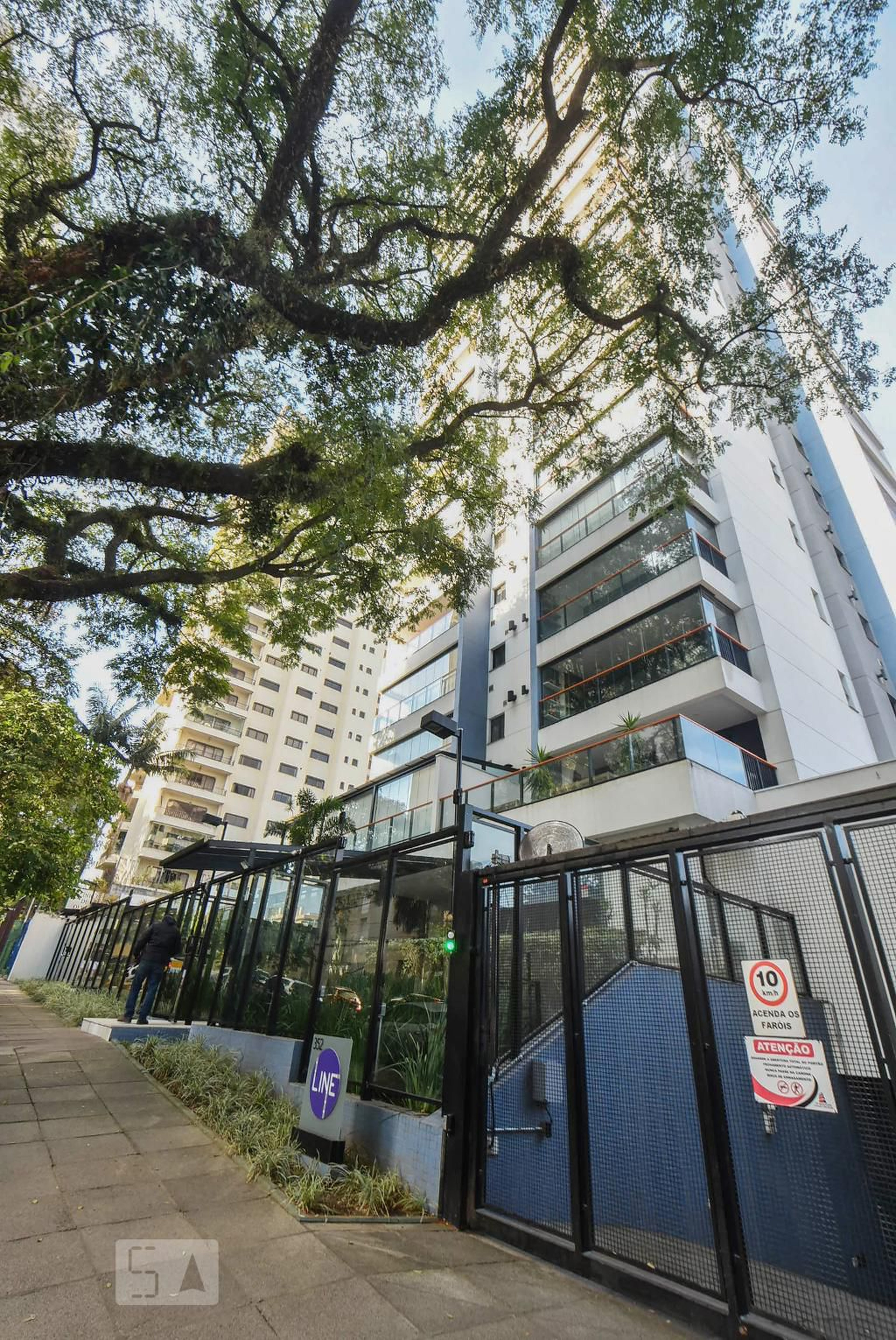 Prédio Condomínio Line