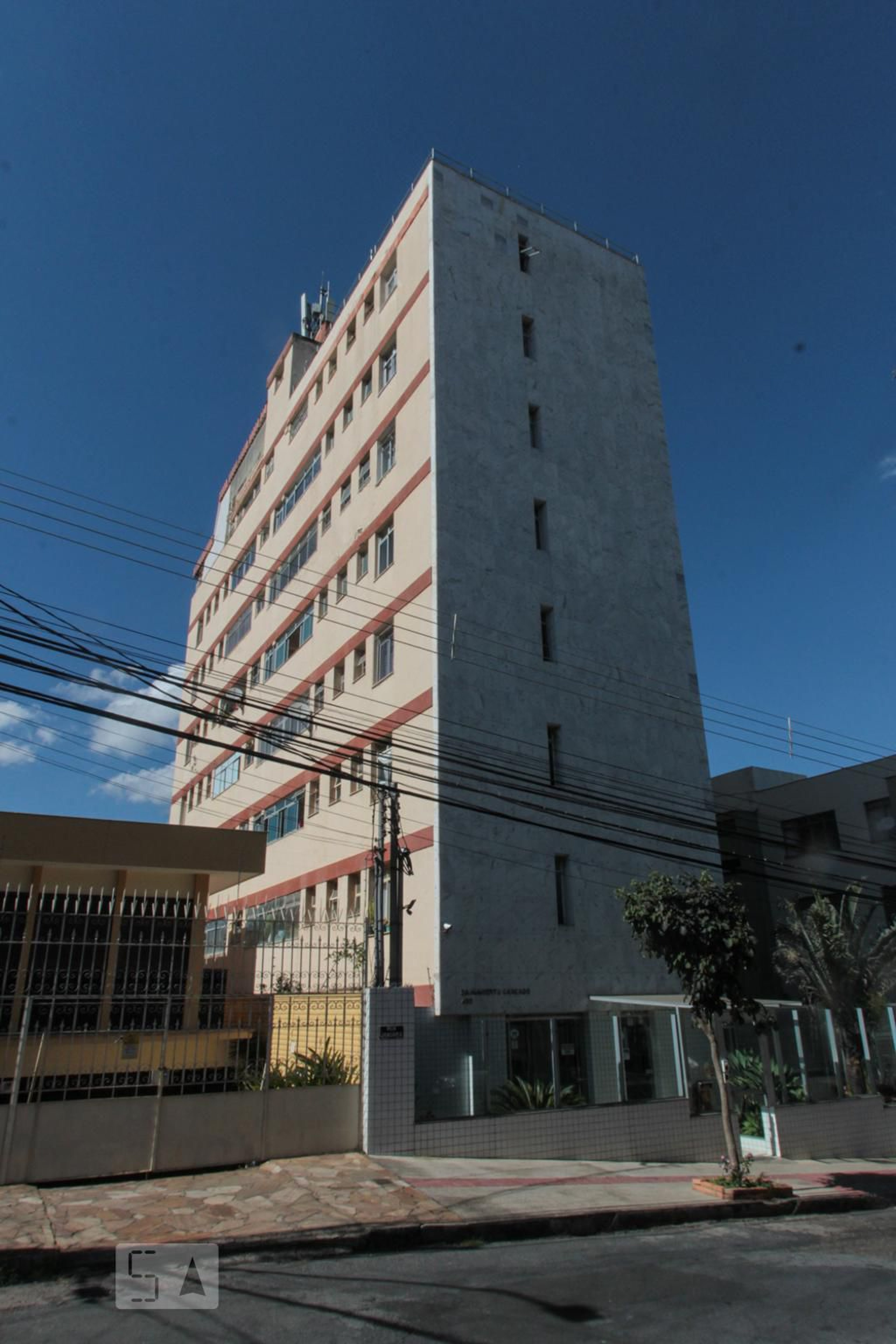 Fachada Condomínio em Rua Januária, 480