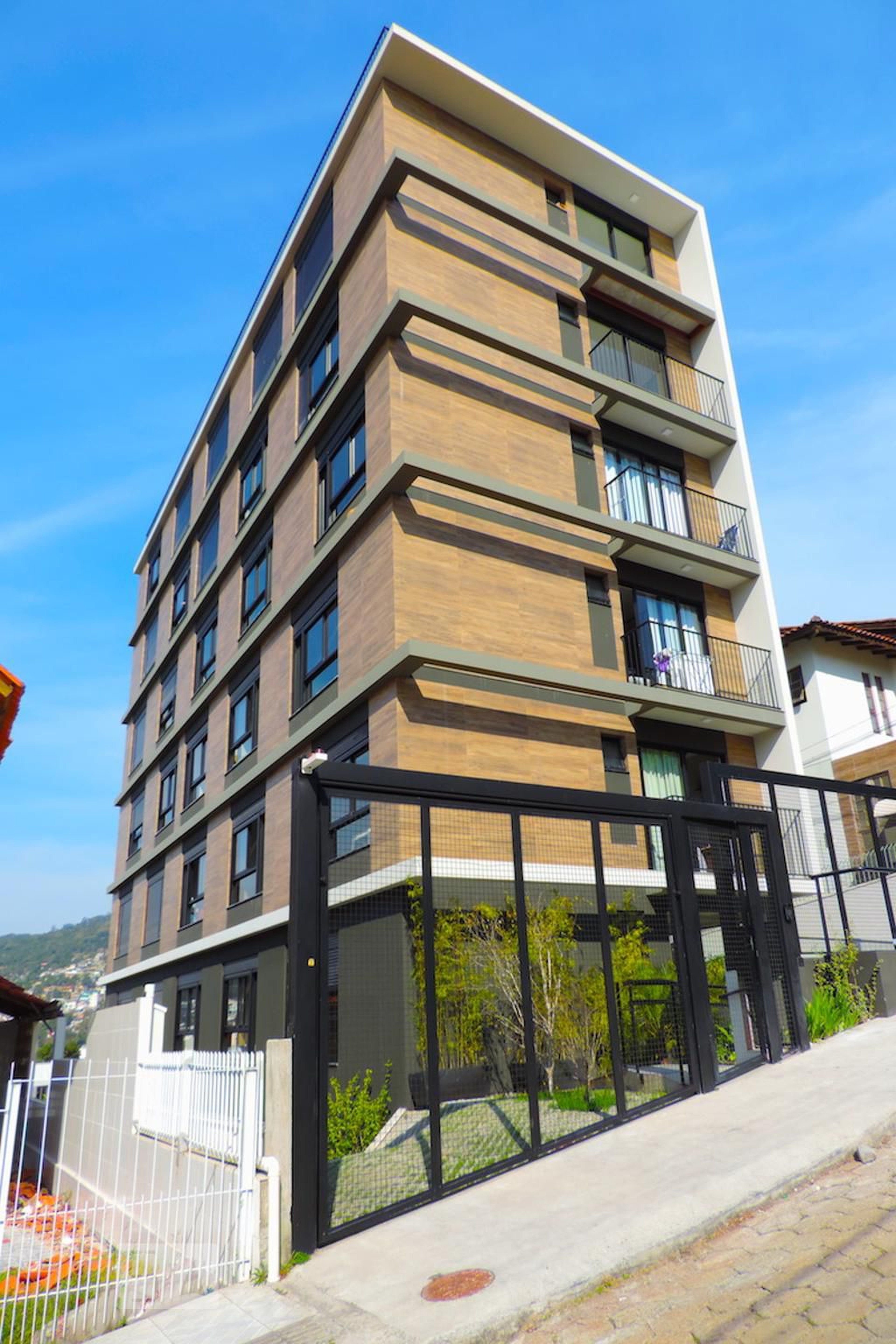 Fachada Condomínio em Rua Tobias Barreto, 148