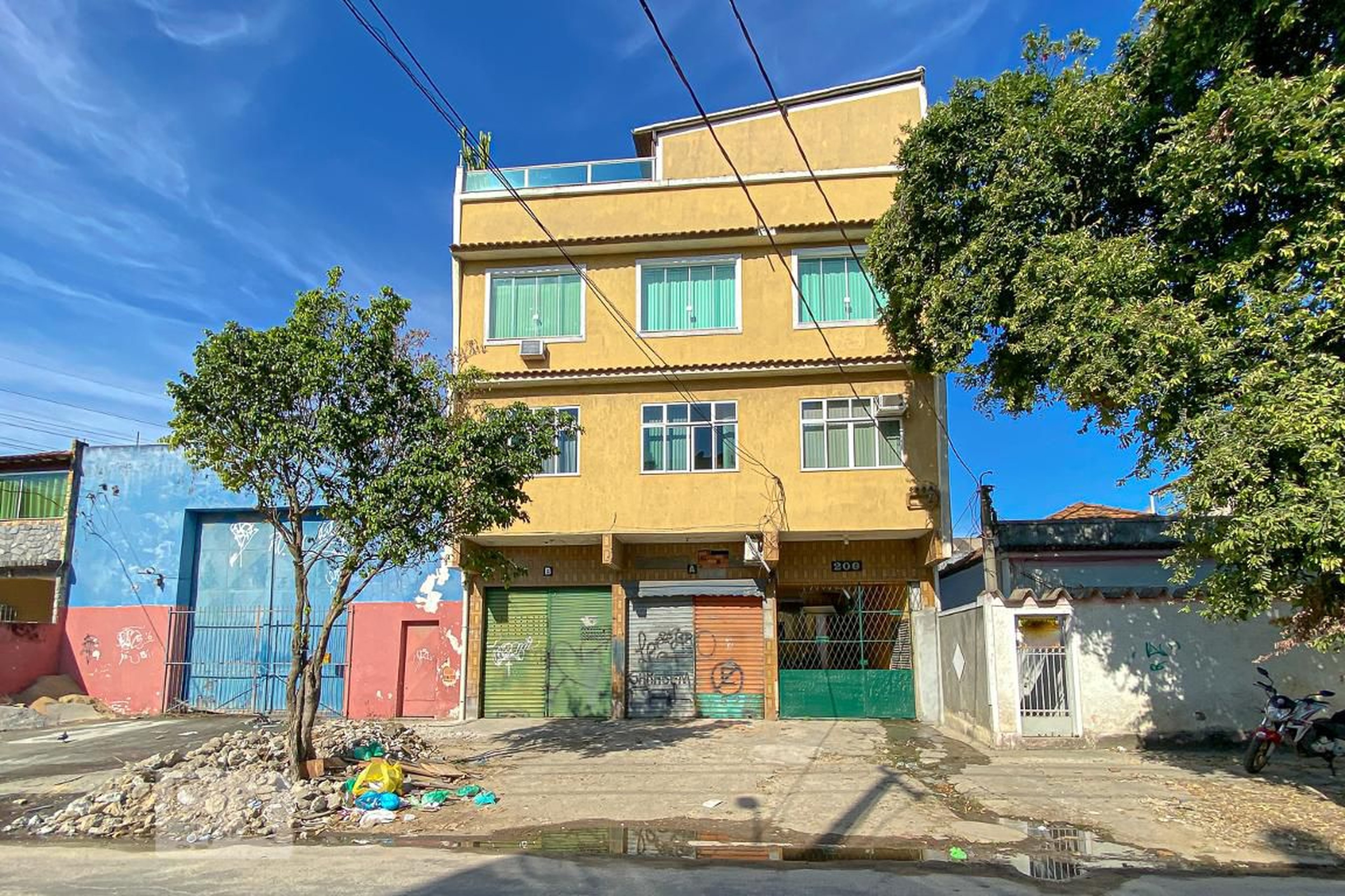 Fachada Condomínio em Rua General Magalhães Barata, 206