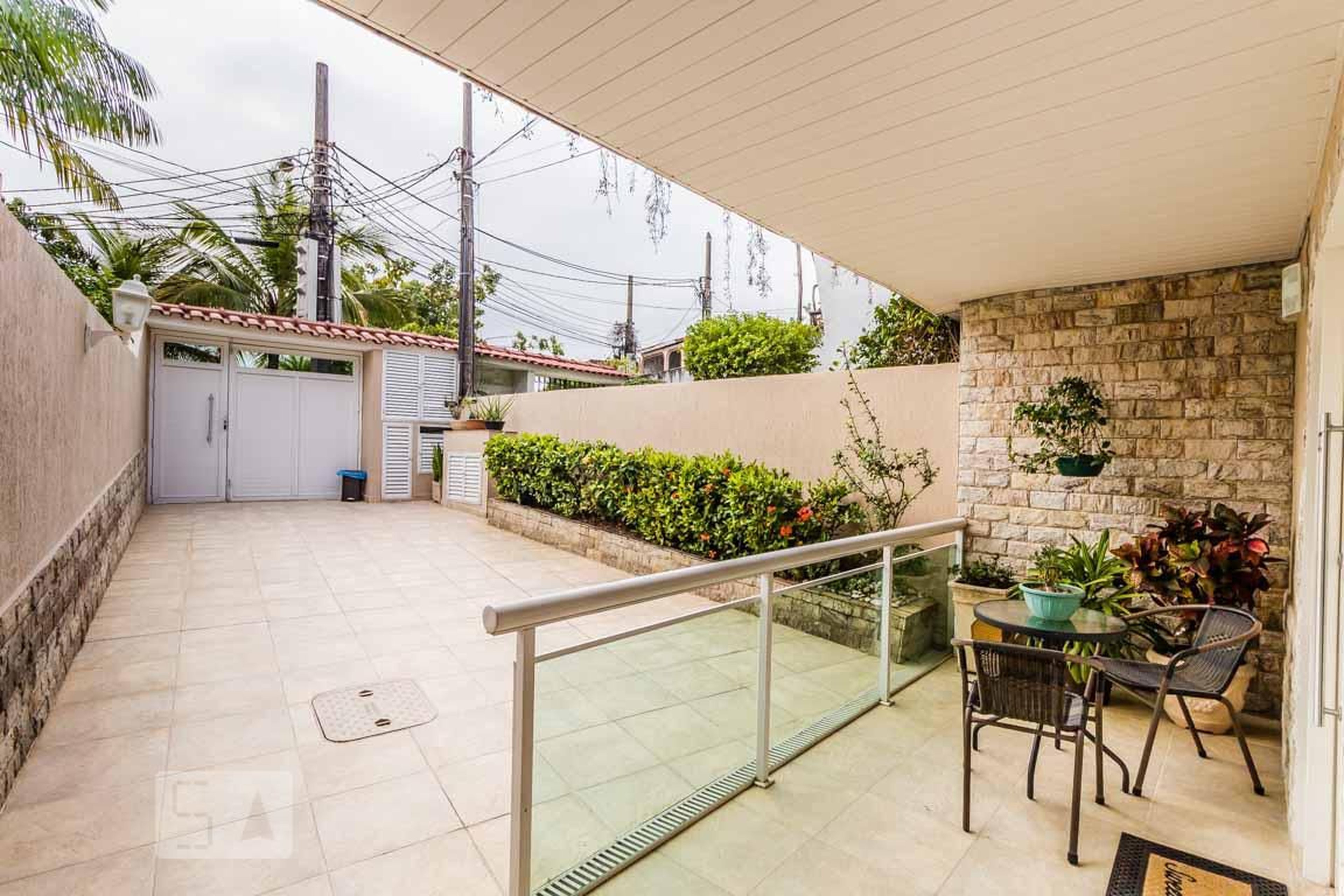 Fachada Condomínio em Rua Engenheiro Coelho Cintra, 185