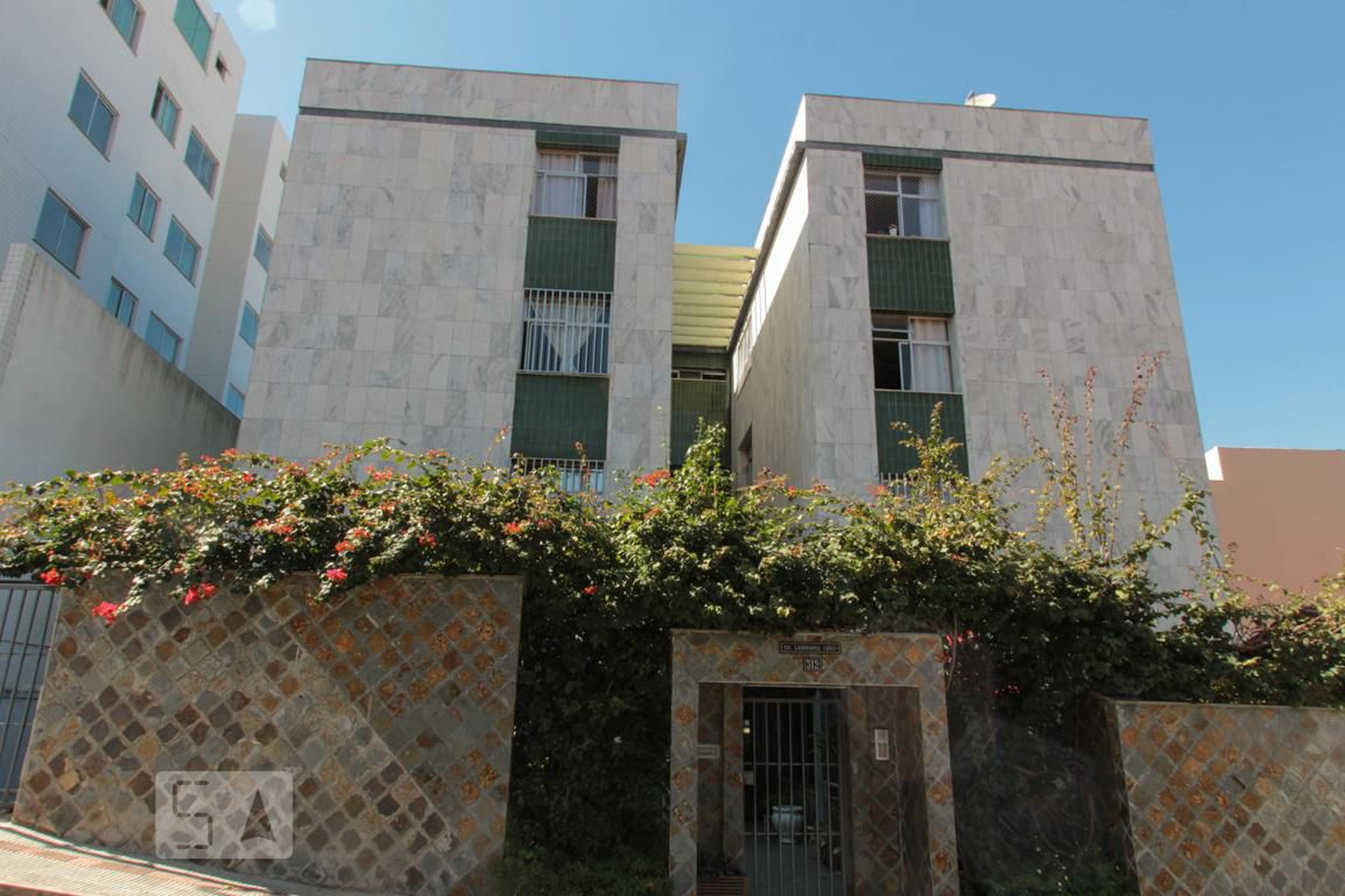 Fachada Condomínio Laureano Leão