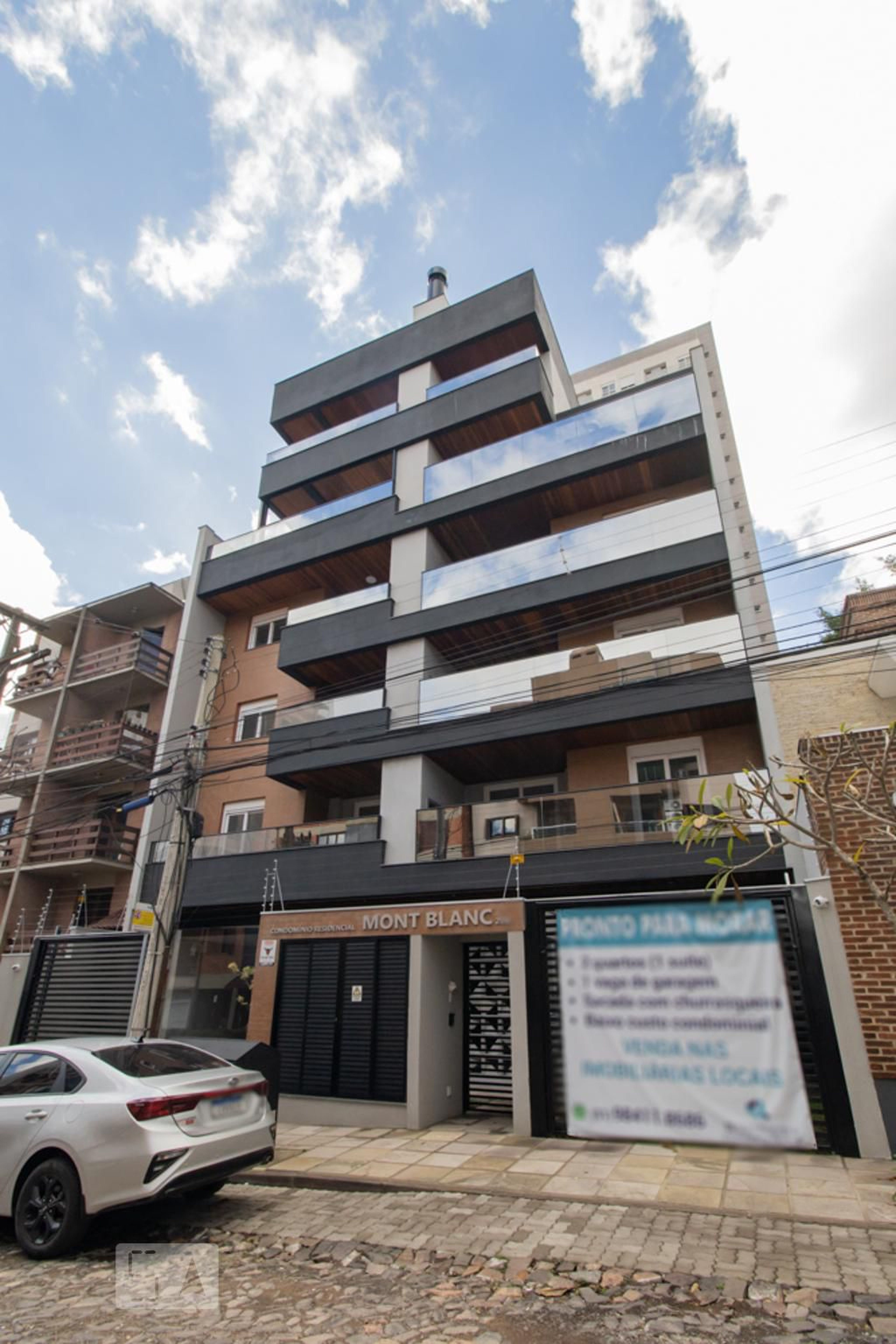 Fachada Condomínio em Rua Antunes Ribas, 210