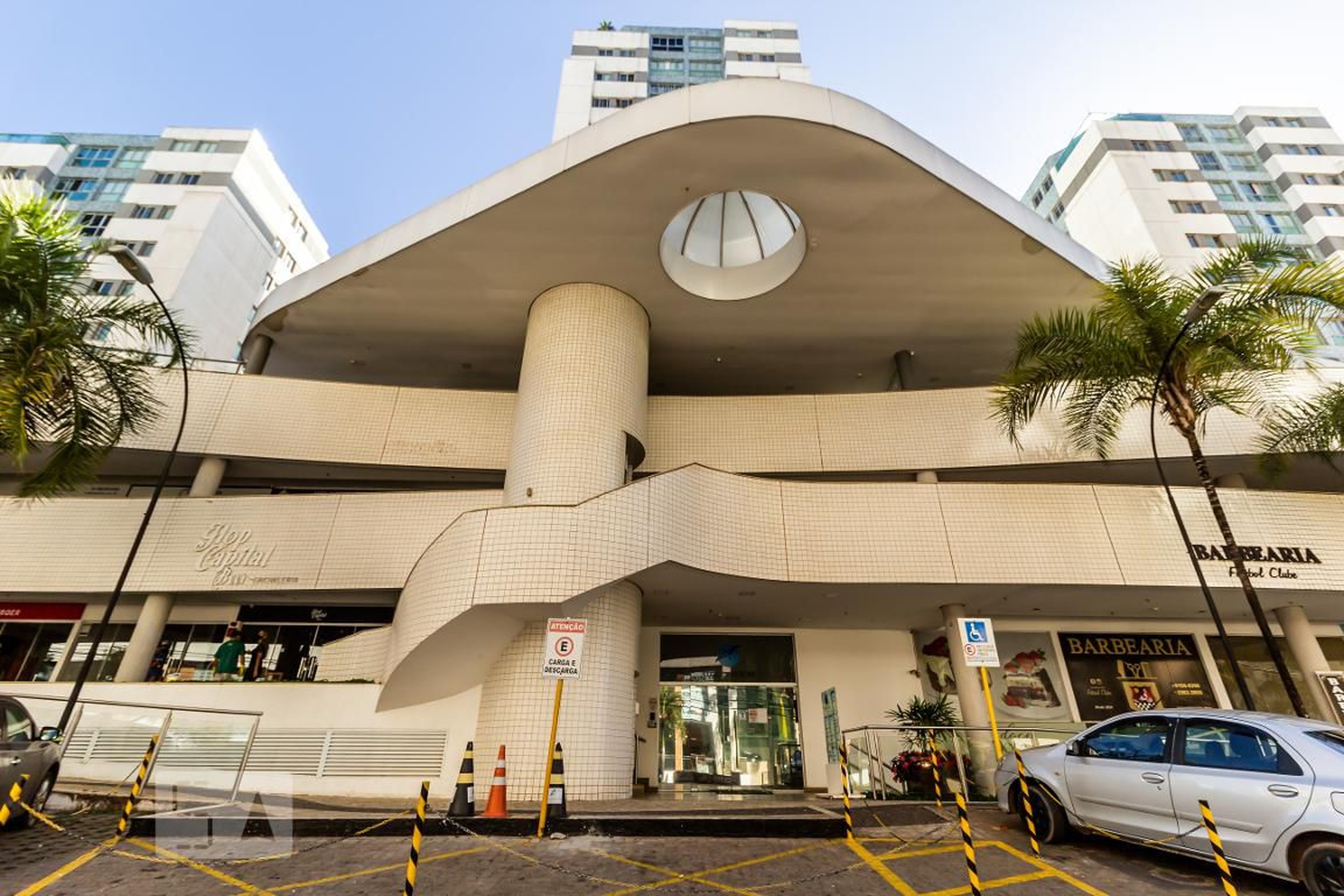 Fachada Condomínio em Avenida das Castanheiras, 350