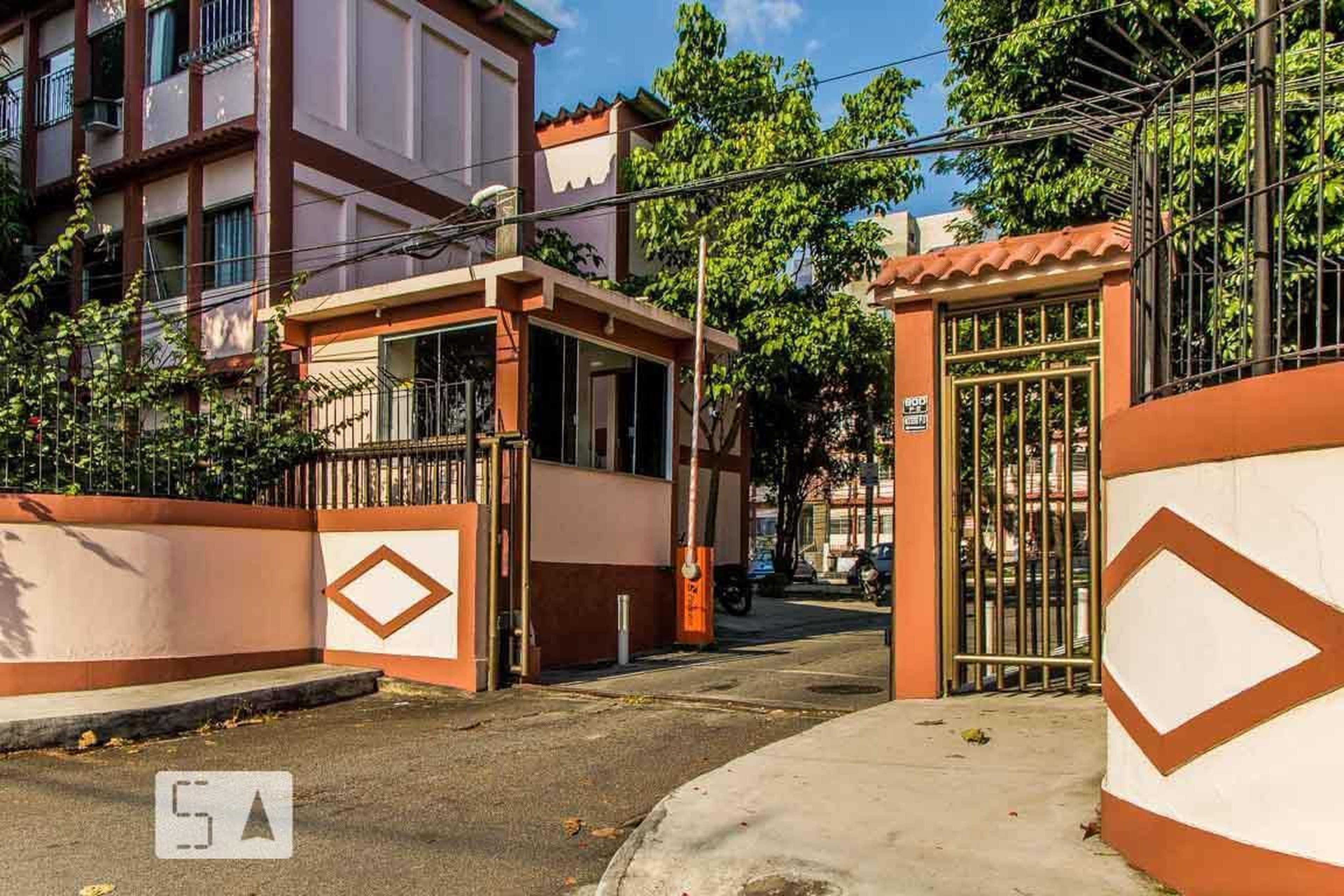 Fachada do Condomínio Condomínio Almirante Alves Camara