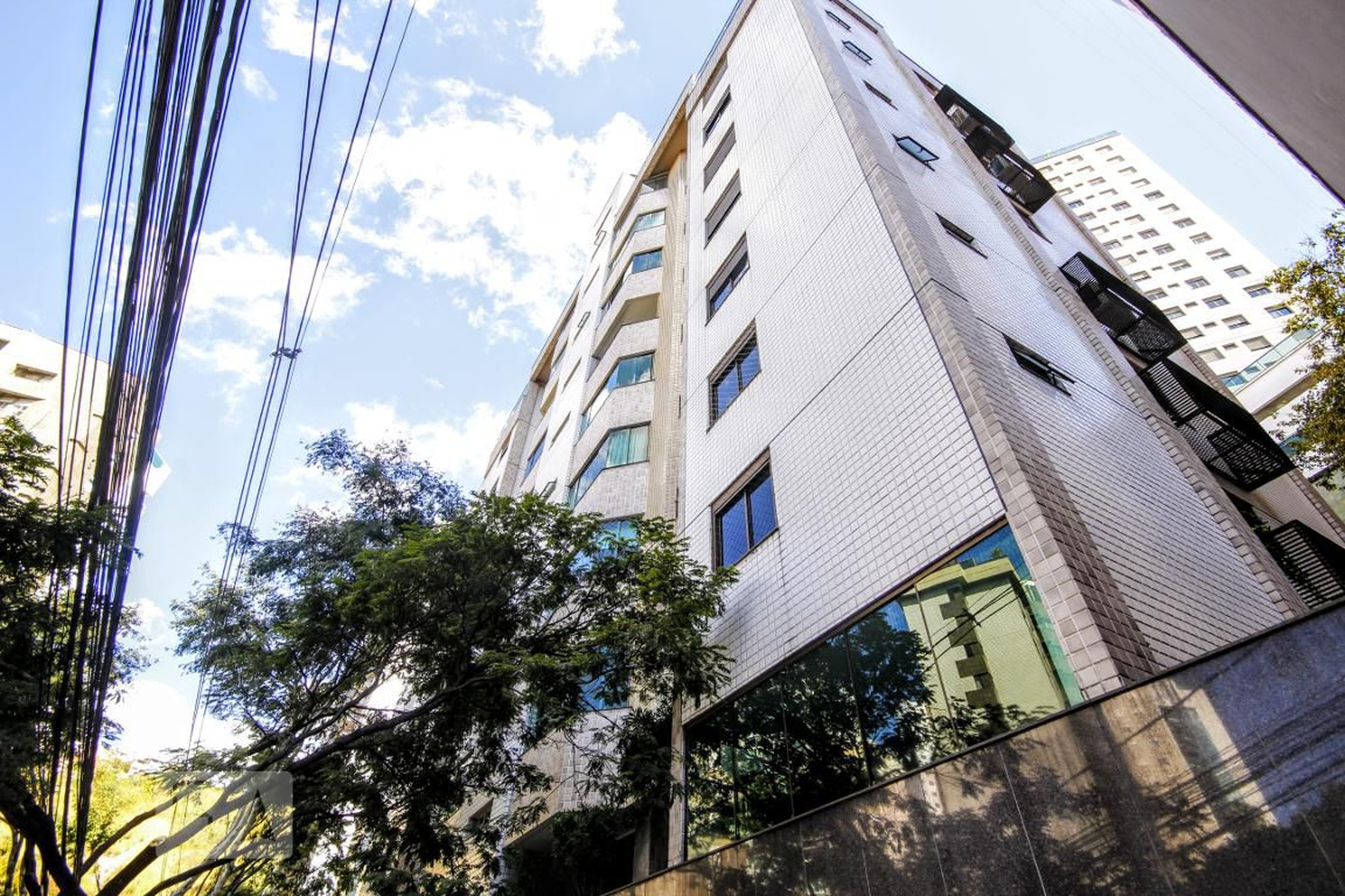 Fachada Condomínio em Rua Júlia Nunes Guerra, 216