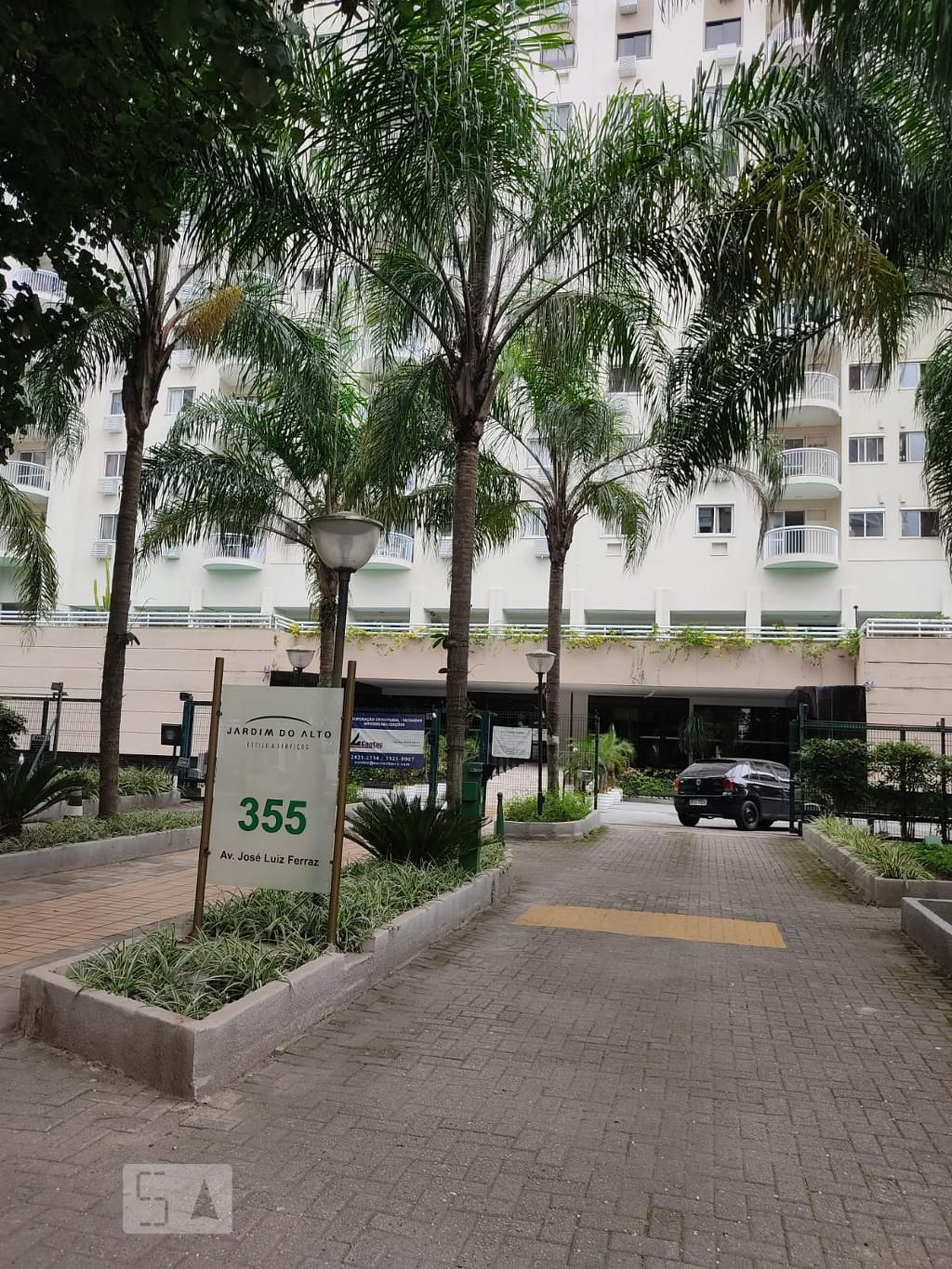 Fachada do Condomínio Condomínio Jardim do Alto