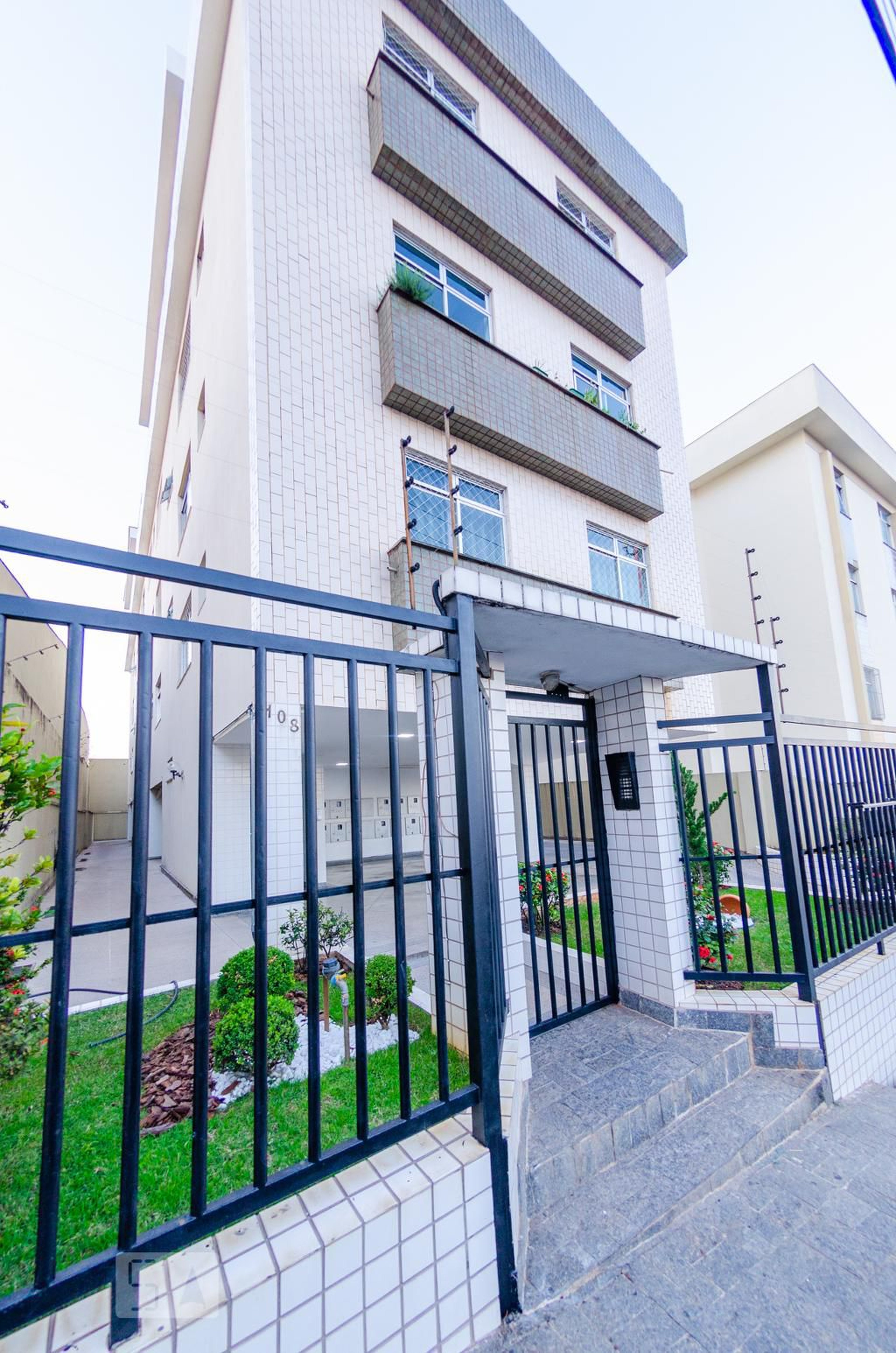 Fachada Condomínio em Rua Desembargador Tinoco, 108