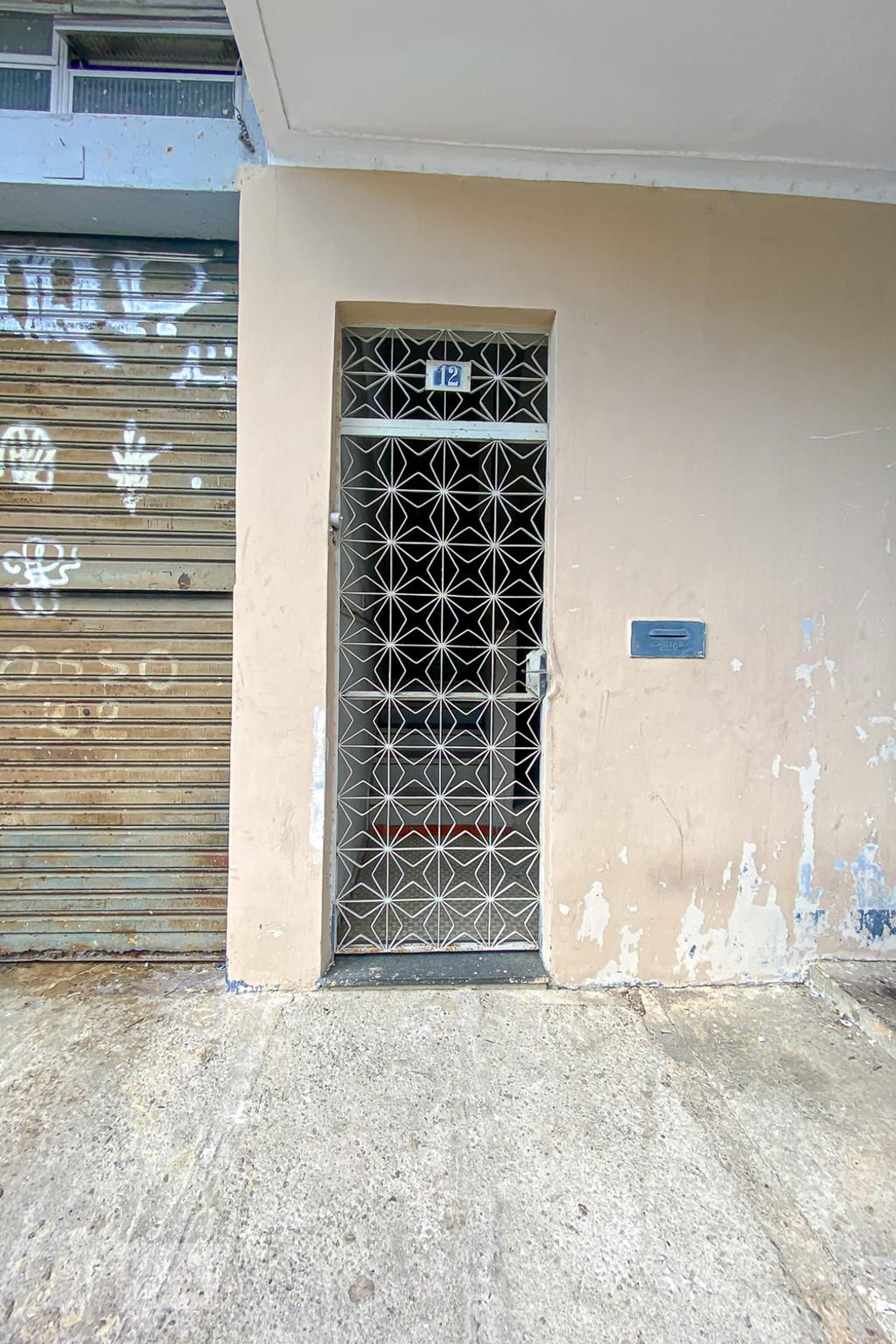 Entrada Condomínio em Rua Jequiriça, 12