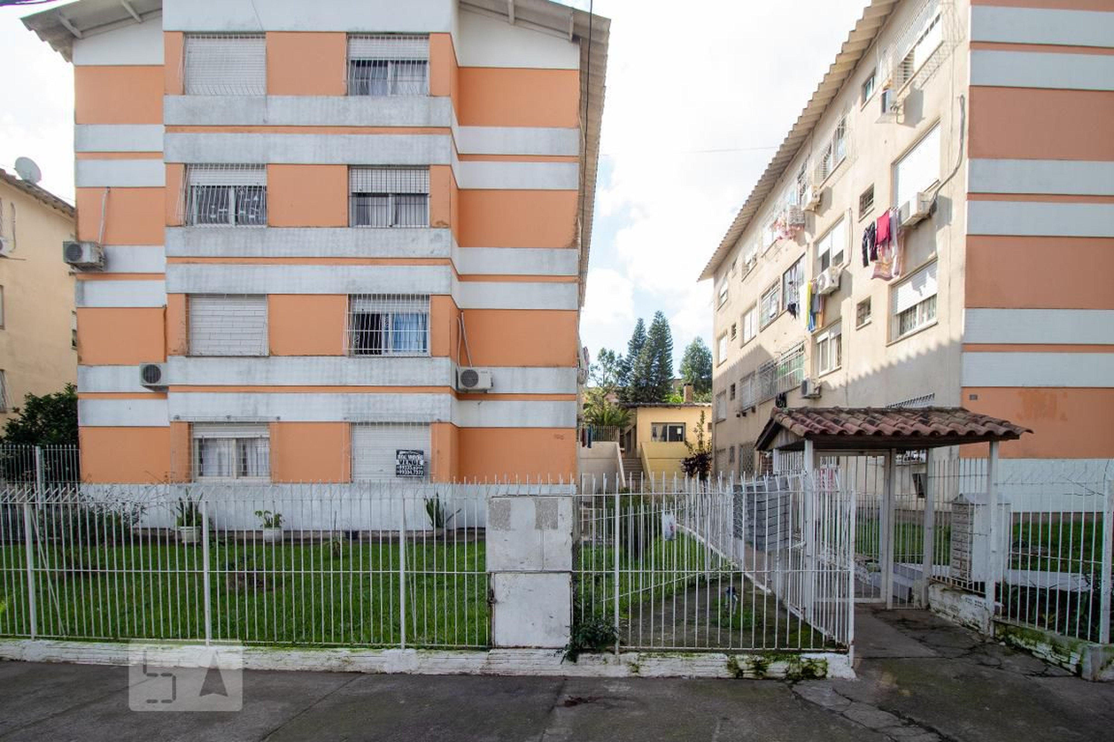 Fachada Condomínio em Rua Carlos Estevão, 895