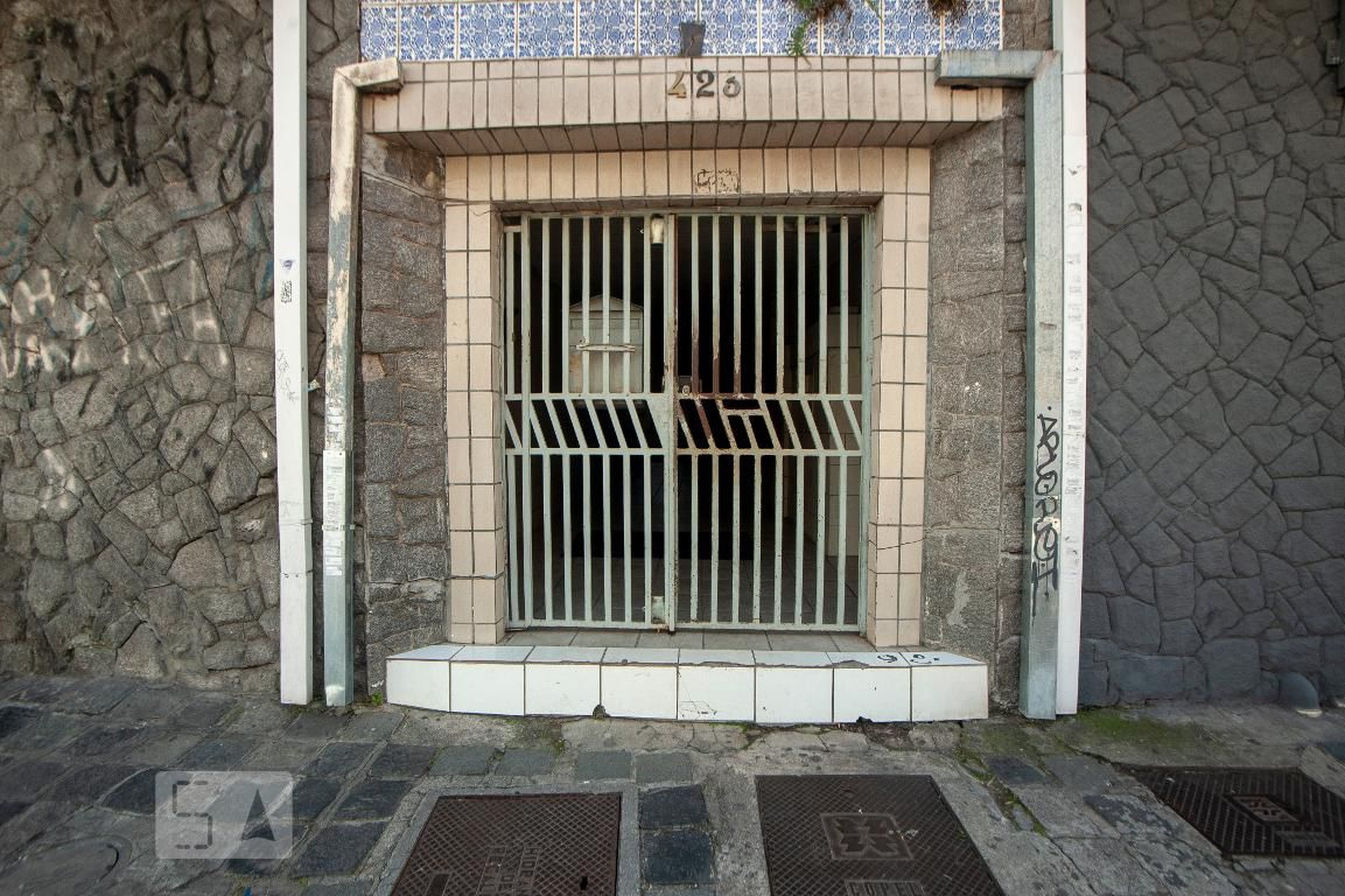 Fachada Condomínio em Rua Mateus Leme, 423