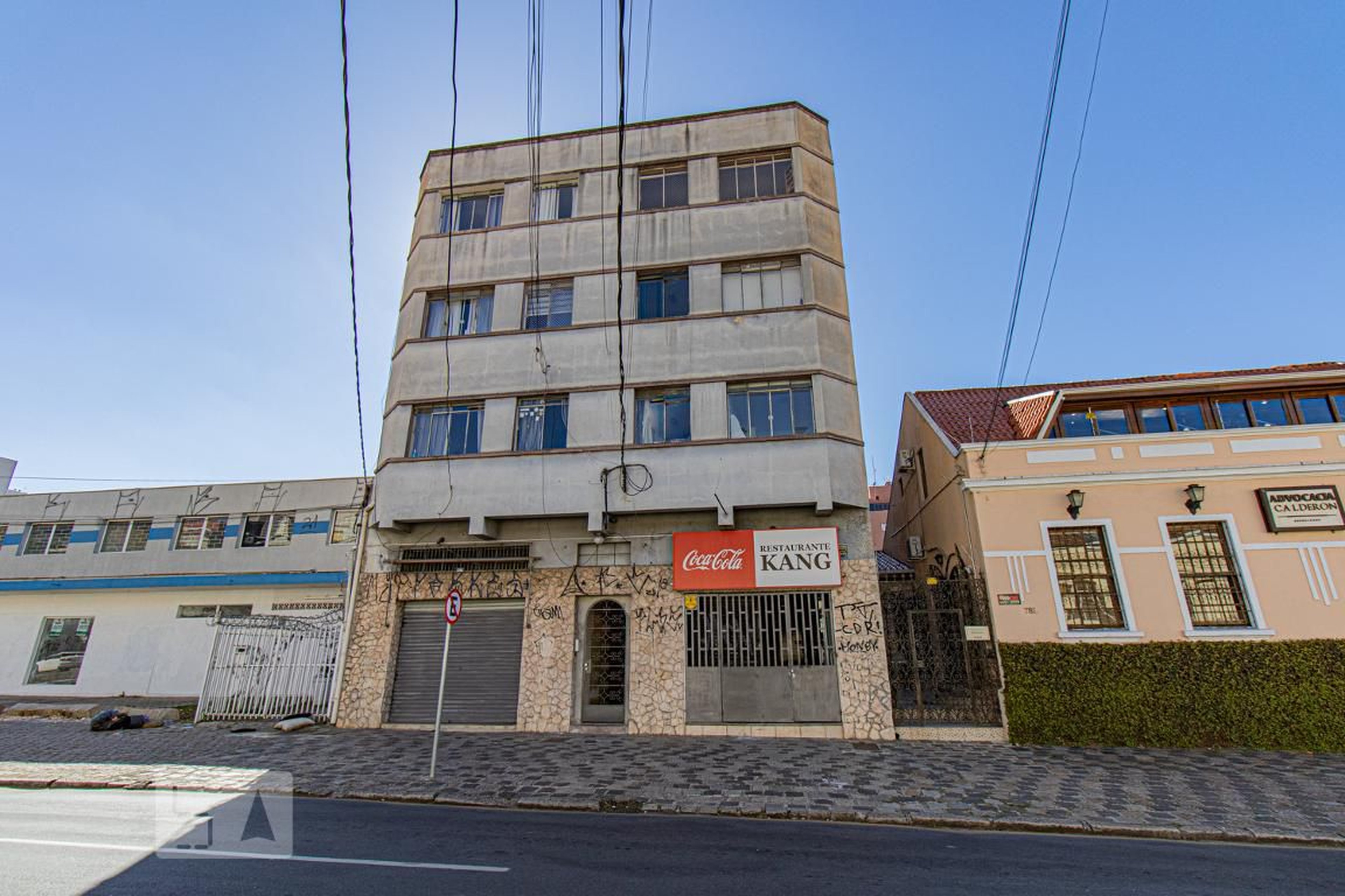 Fachada Condomínio em Rua Alferes Poli, 763