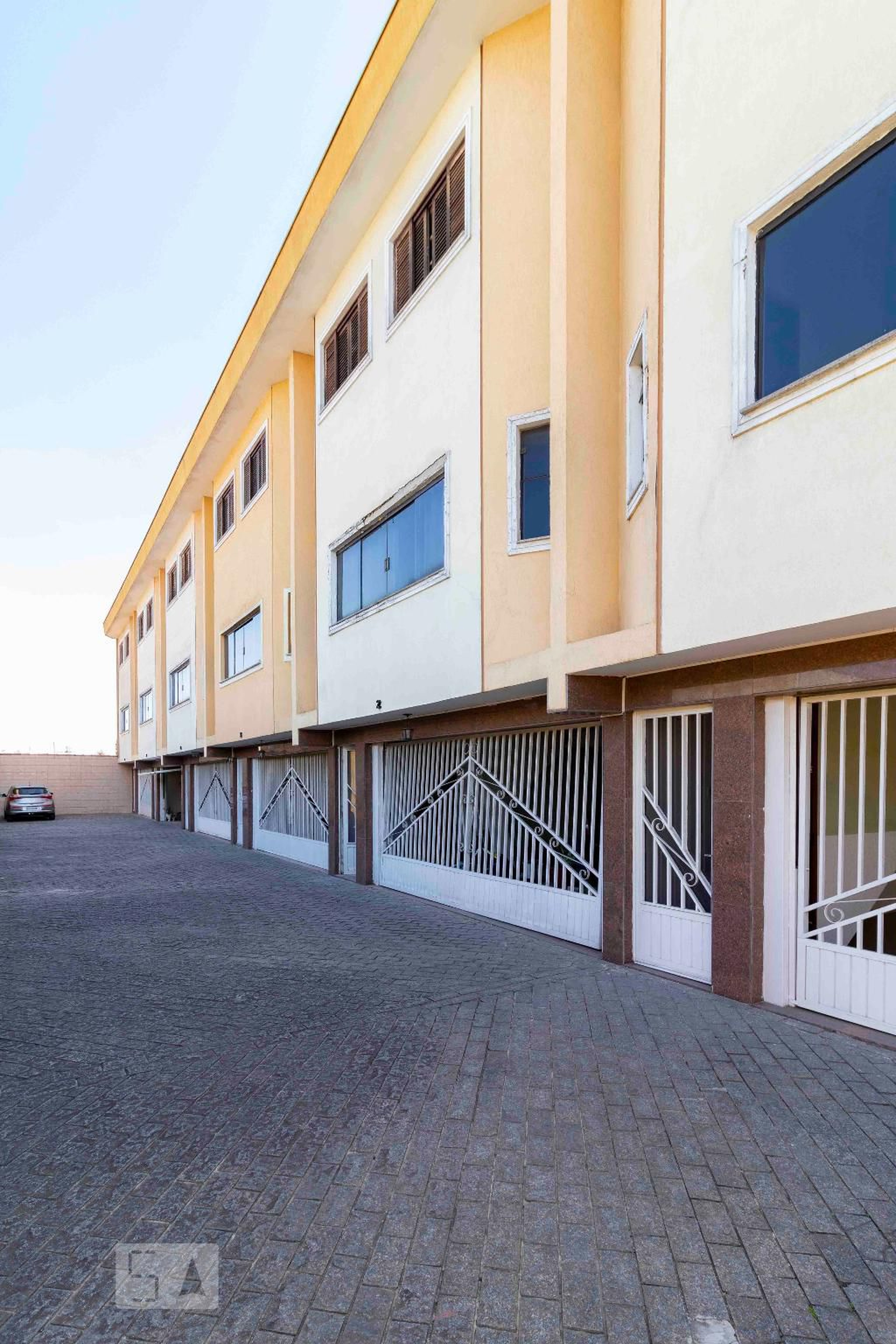 Fachada Condomínio em Rua Nilza, 102