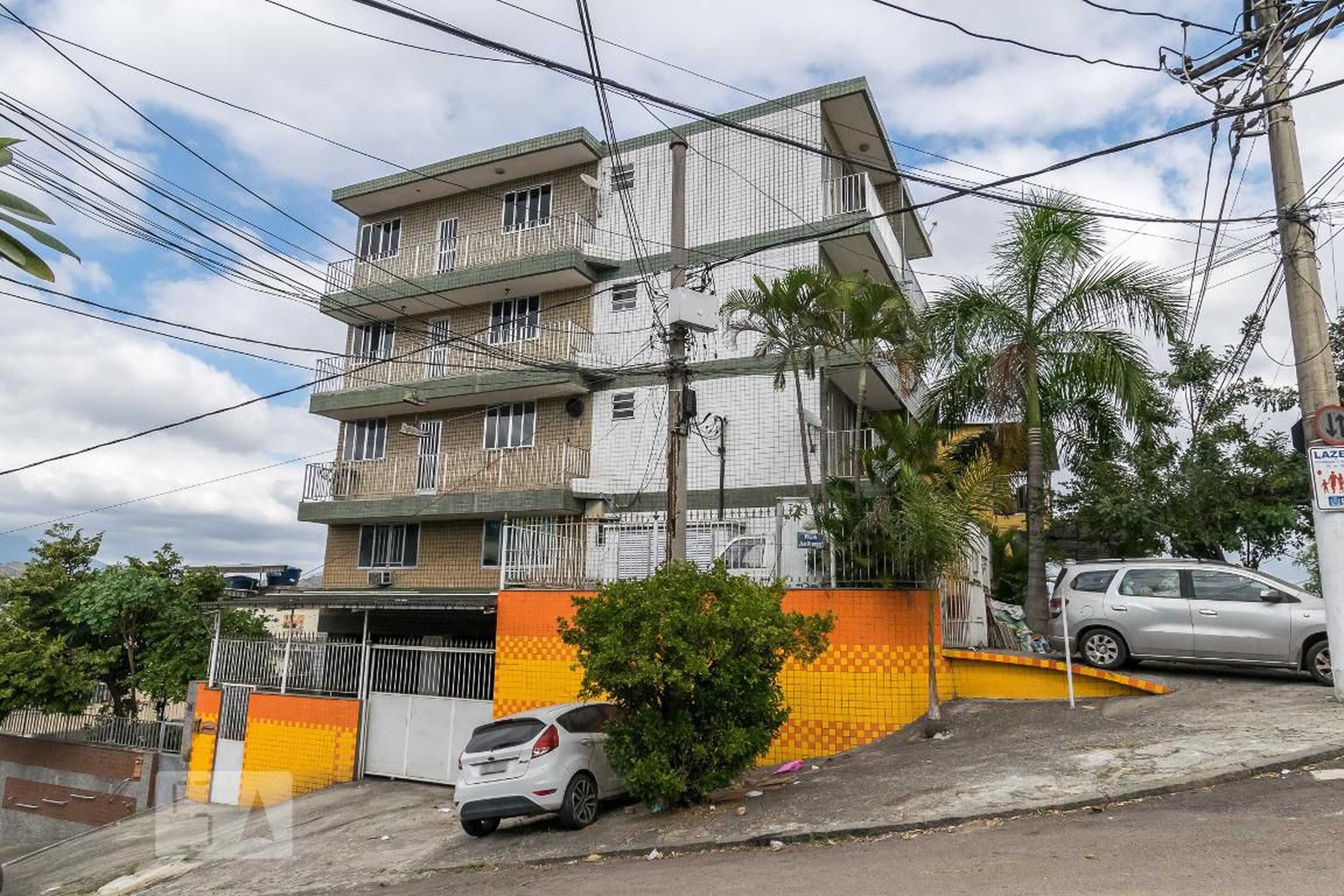 Fachada do Prédio Condomínio em Rua João Henrique, 18