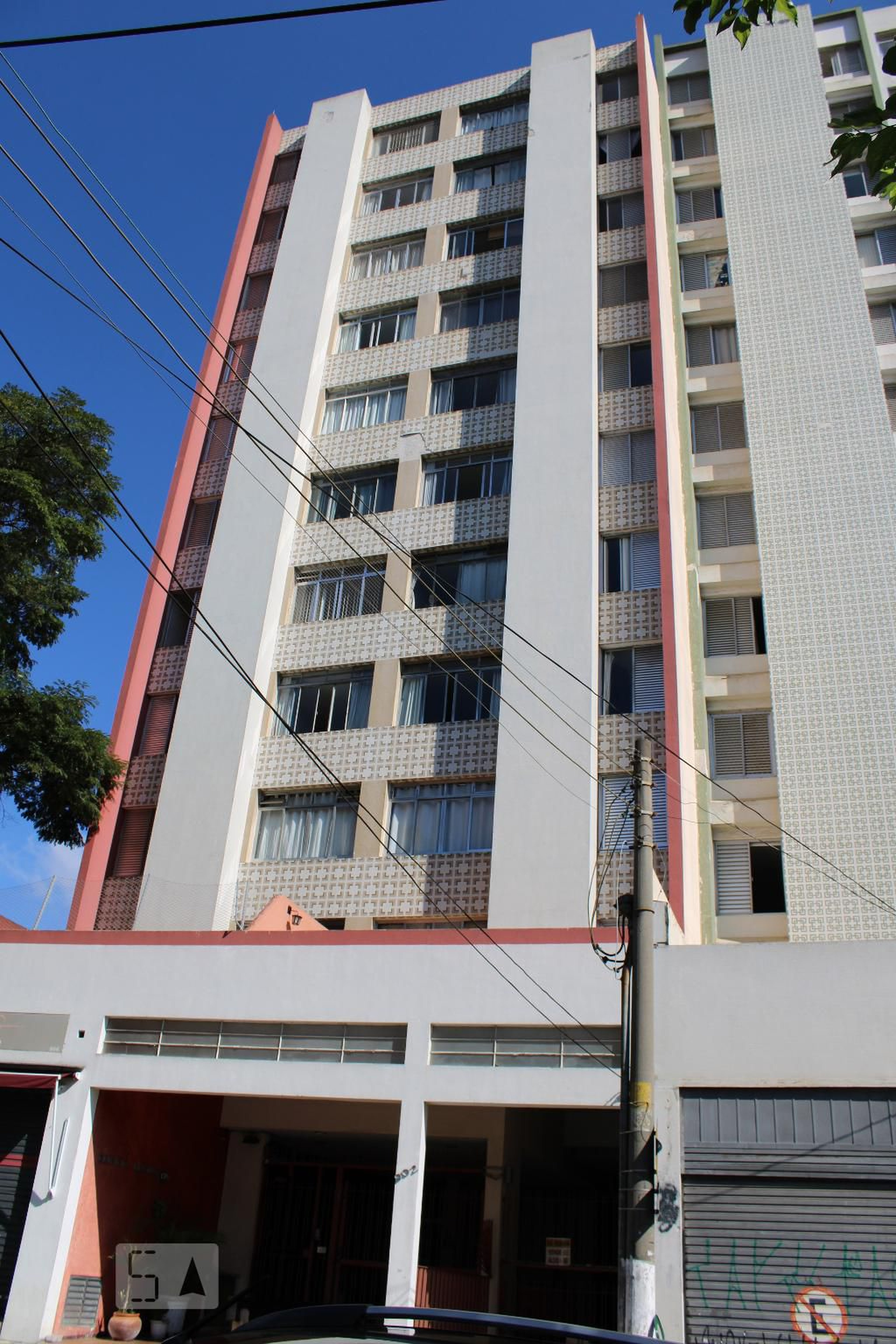 Fachada do prédio Condomínio Rosina