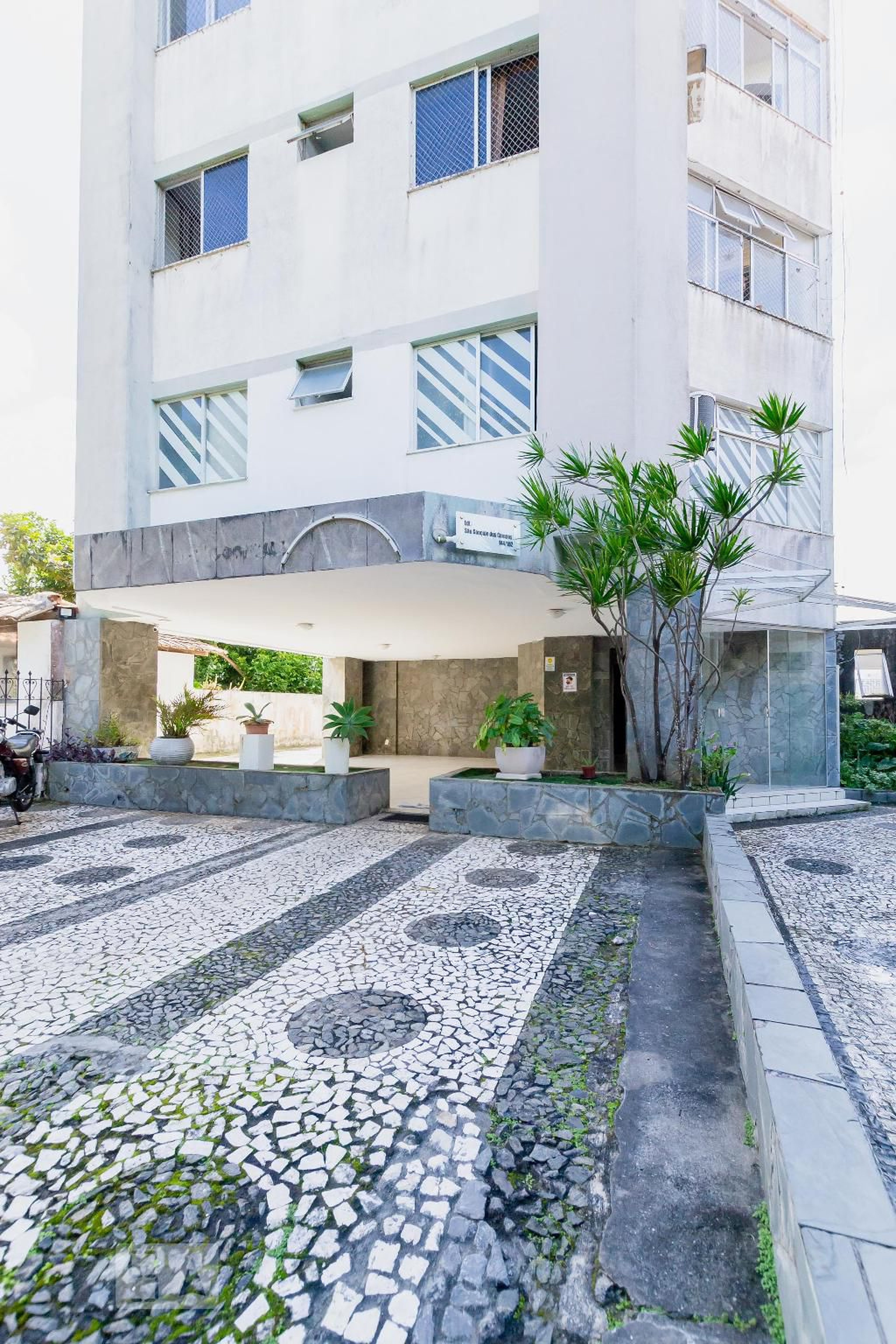 Fachada Condomínio em Rua Antônio Passos, 152