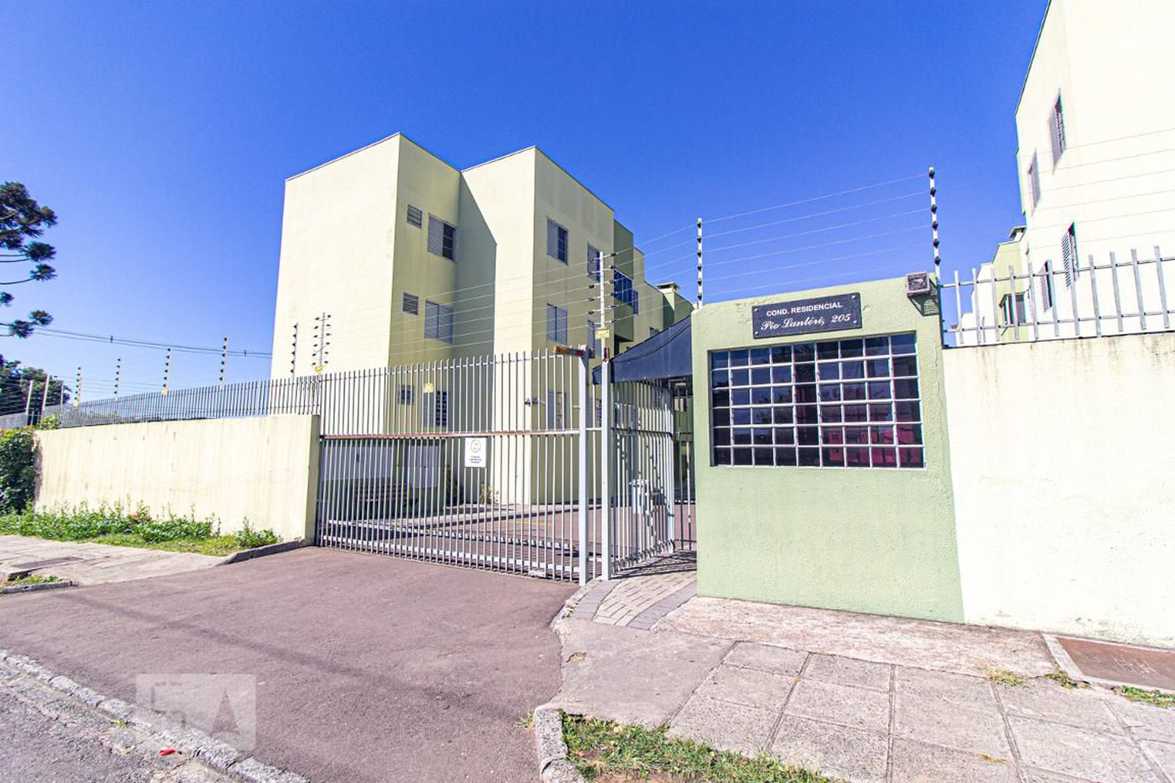 Fachada do Condomínio Condomínio Pio Lantéri