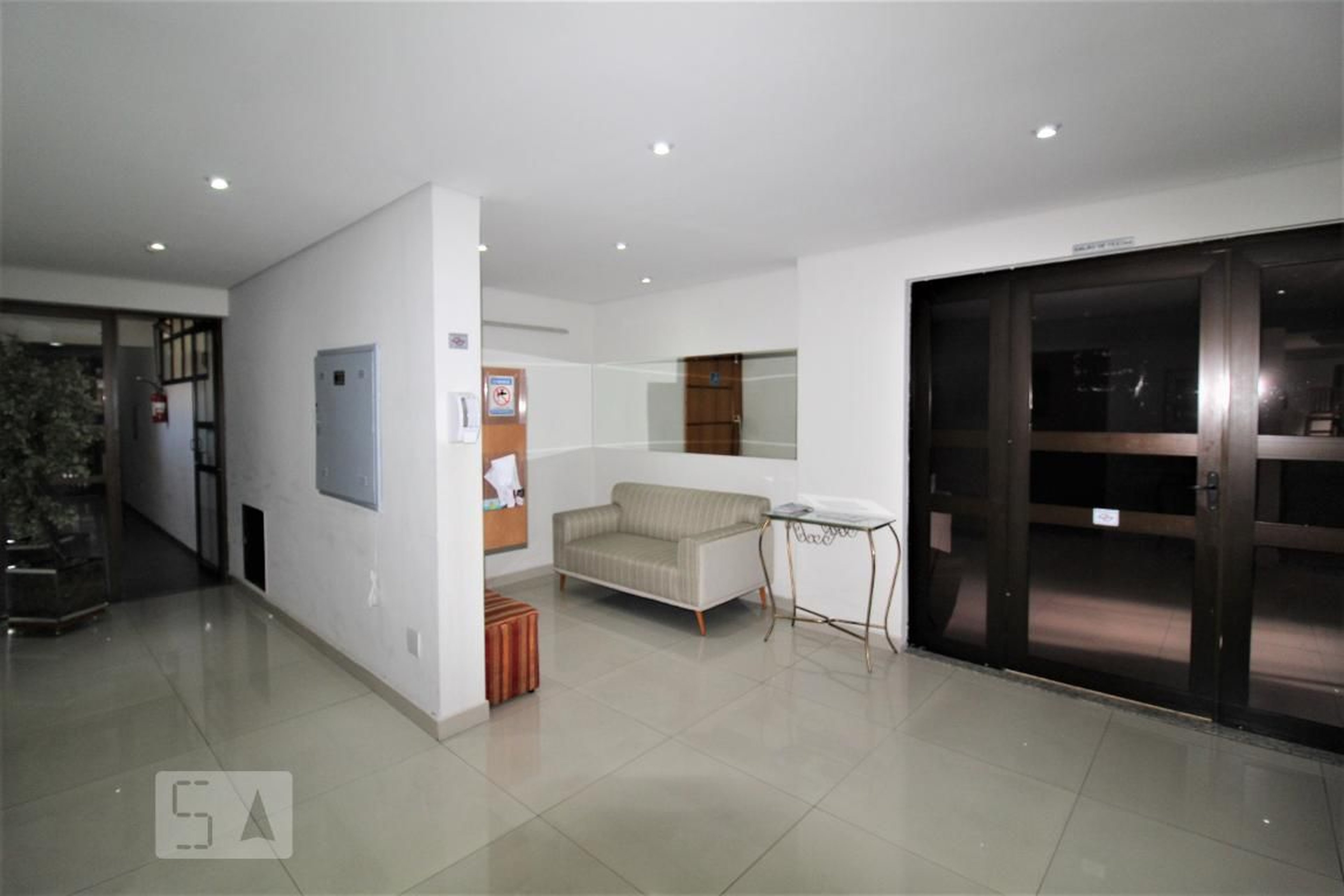 Hall social - Ariana Cristina