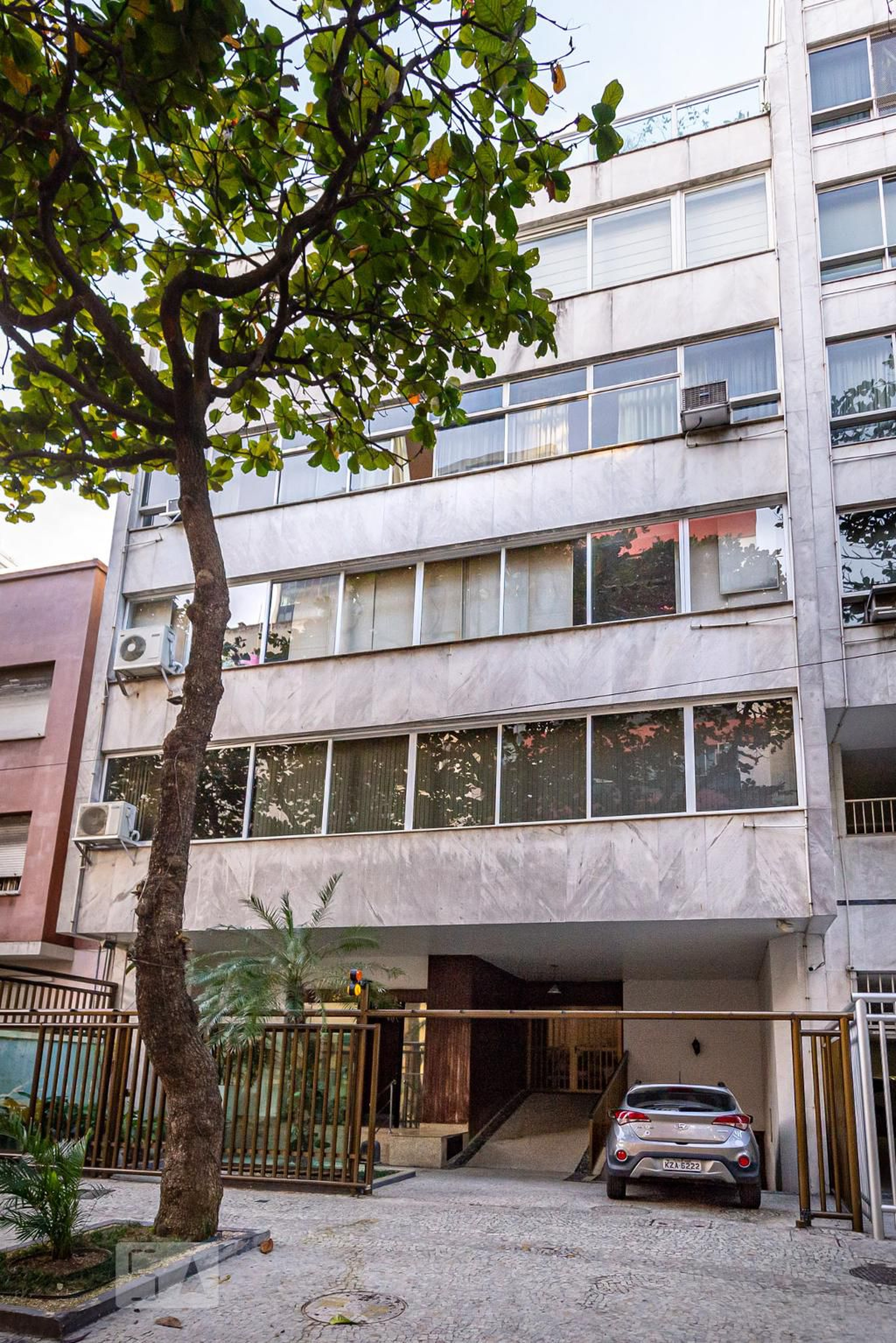 Fachada Condomínio em Rua Joana Angélica, 68