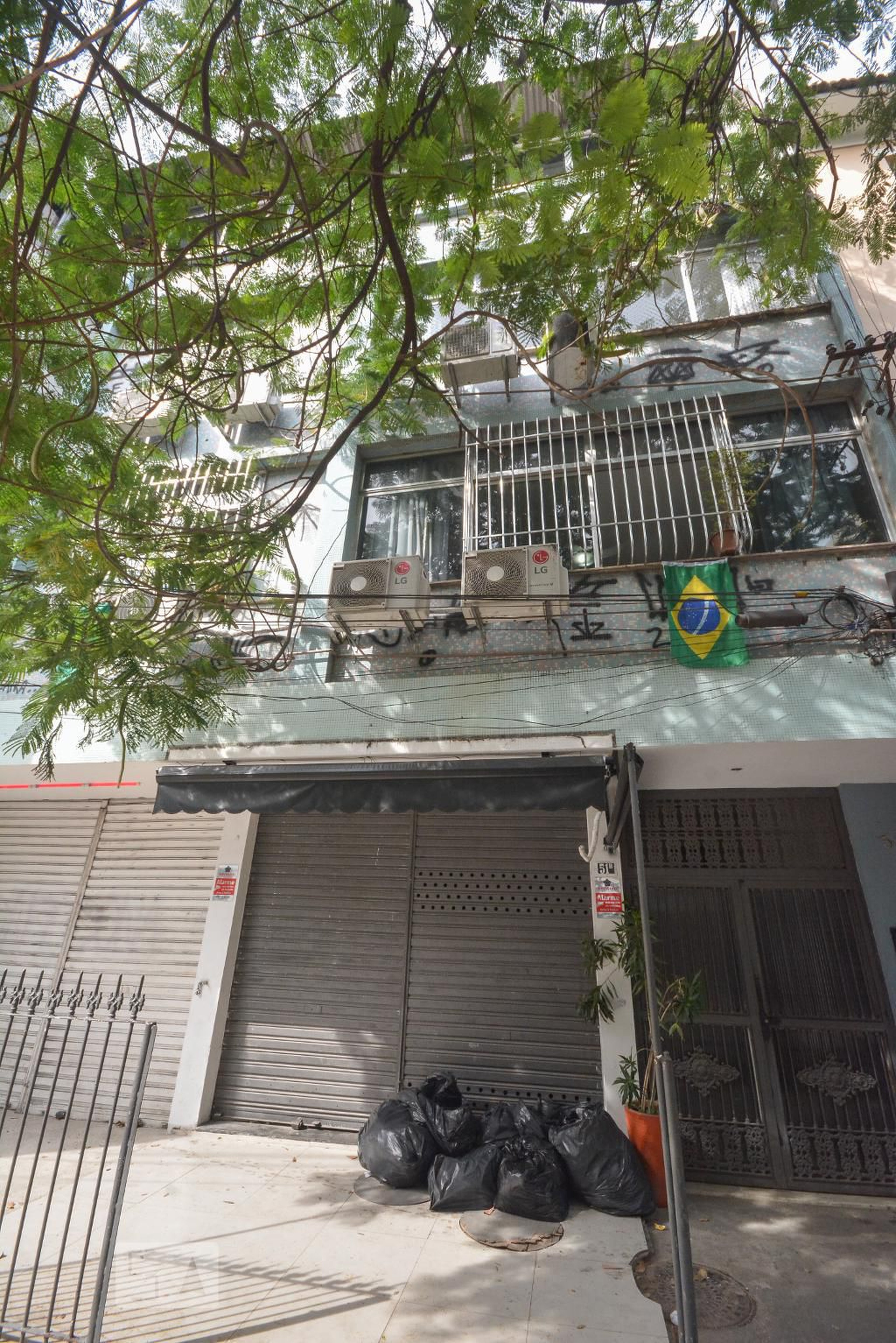 Fachada do Prédio Condomínio em Rua Arnaldo Quintela, 51